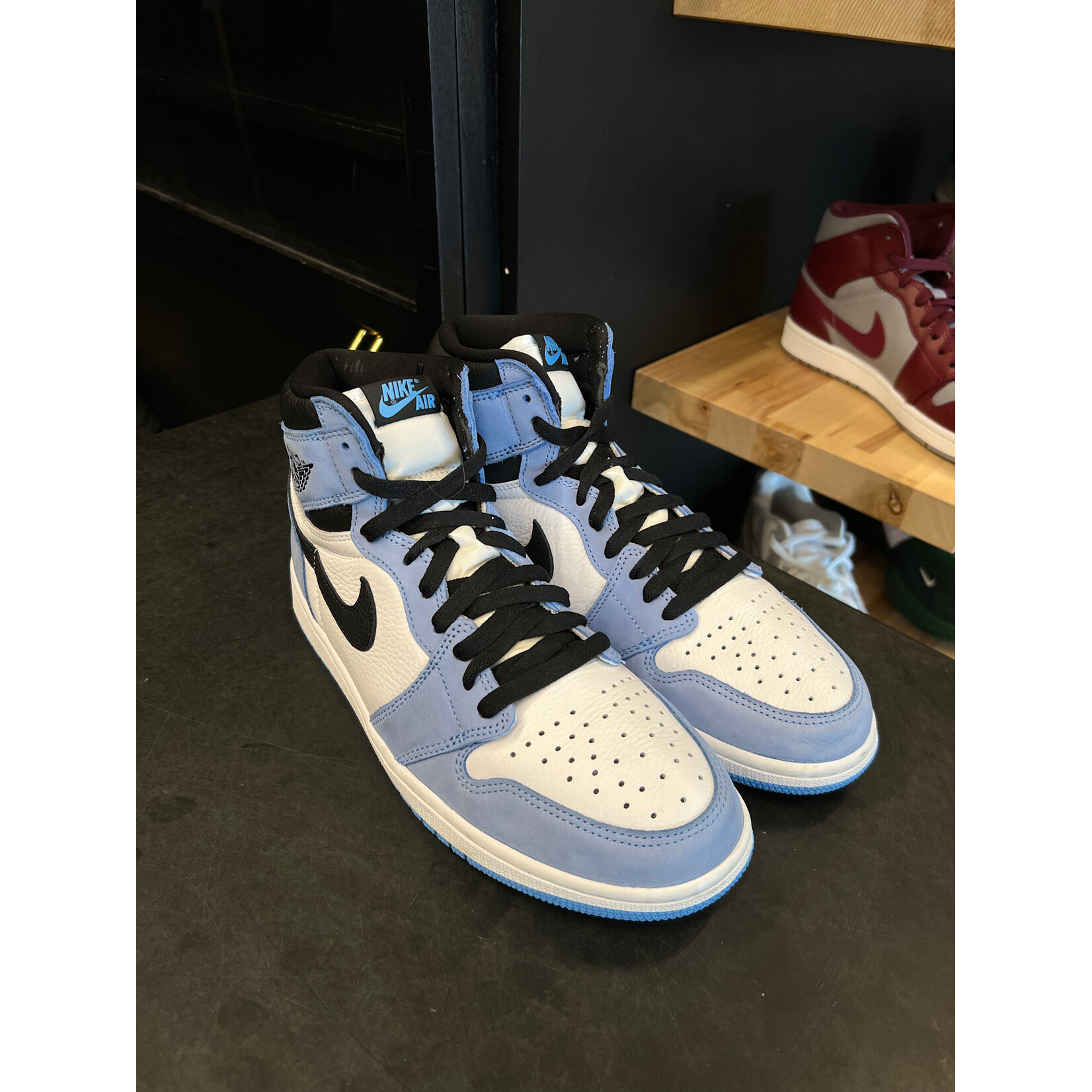 Jordan Jordan 1 Retro High OG University Blue Size 10.5, PREOWNED*
