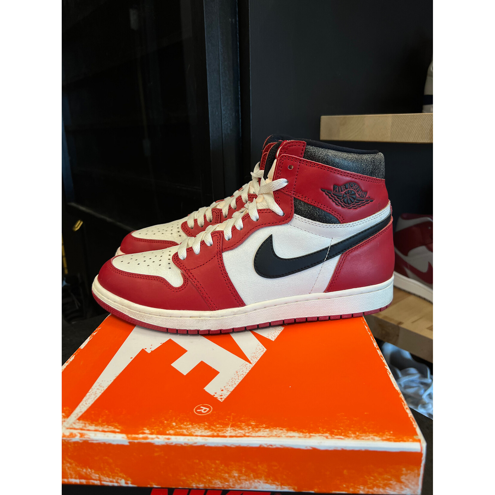 Jordan Jordan 1 Retro High OG Chicago Lost and Found Size 10.5, PREOWNED*