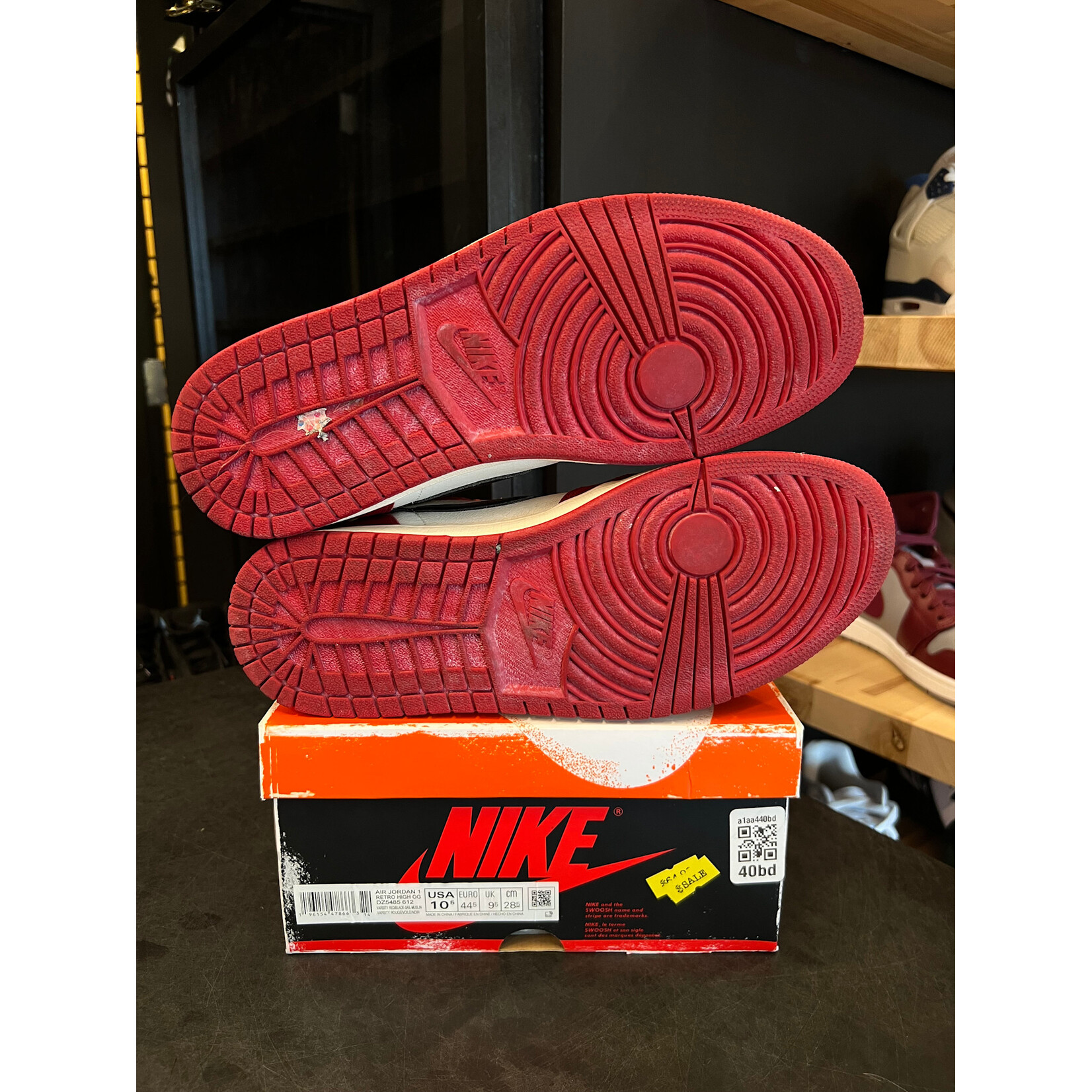 Jordan Jordan 1 Retro High OG Chicago Lost and Found Size 10.5, PREOWNED*