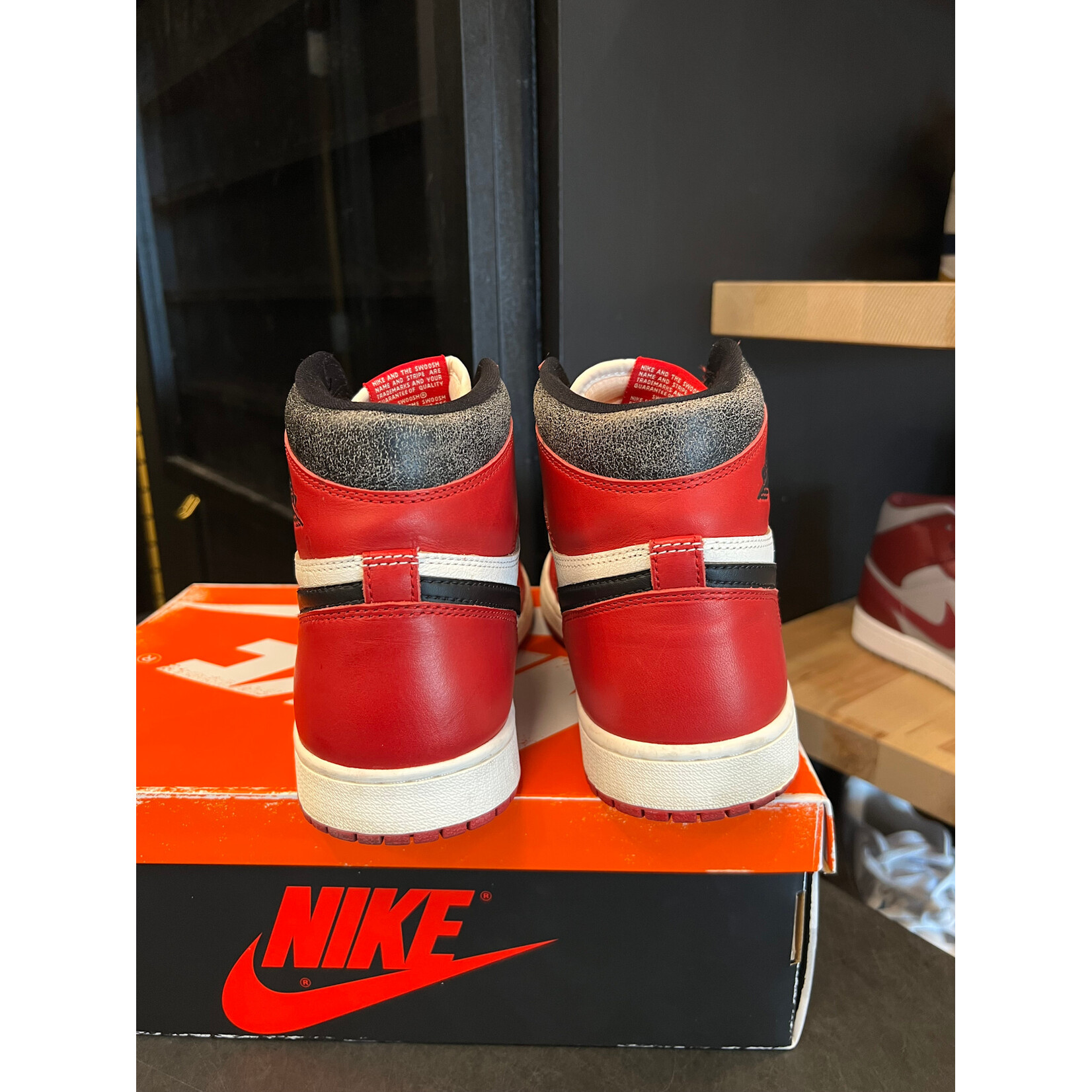 Jordan Jordan 1 Retro High OG Chicago Lost and Found Size 10.5, PREOWNED*