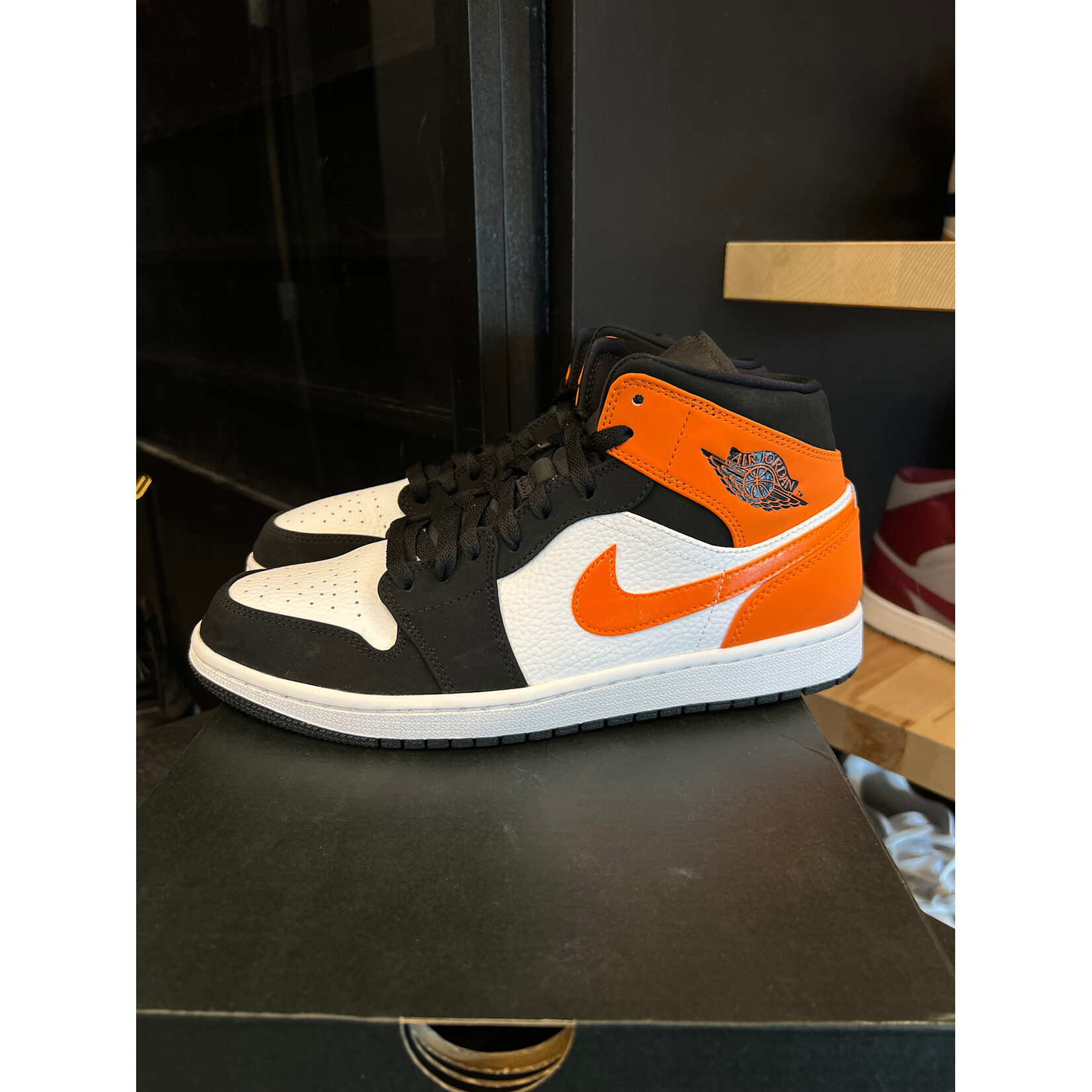 Jordan Jordan 1 Mid Shattered Backboard Size 9.5, PREOWNED