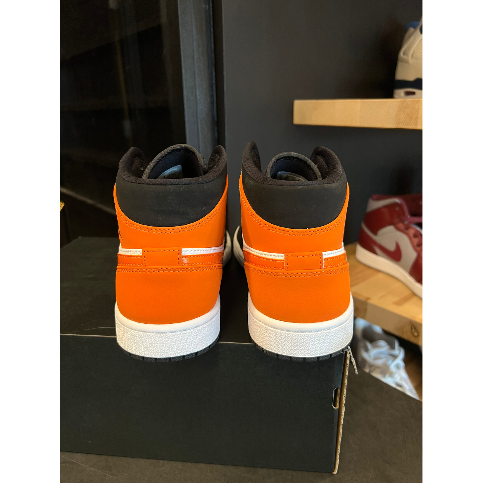 Jordan Jordan 1 Mid Shattered Backboard Size 9.5, PREOWNED