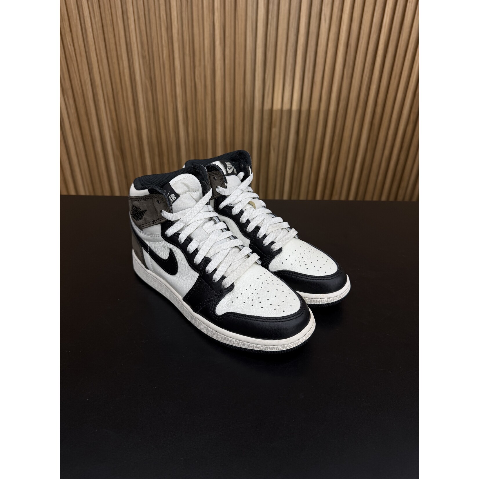 Jordan Jordan 1 Retro High Dark Mocha (GS) Size 5, PREOWNED*