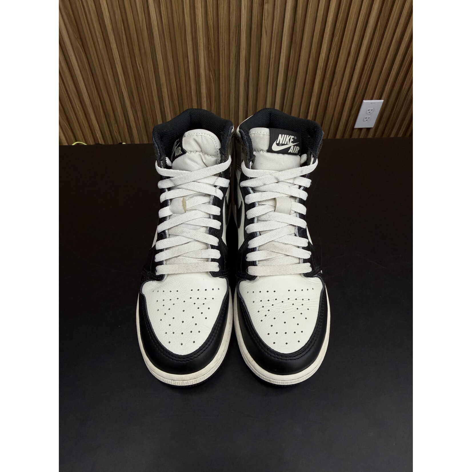 Jordan Jordan 1 Retro High Dark Mocha (GS) Size 5, PREOWNED*