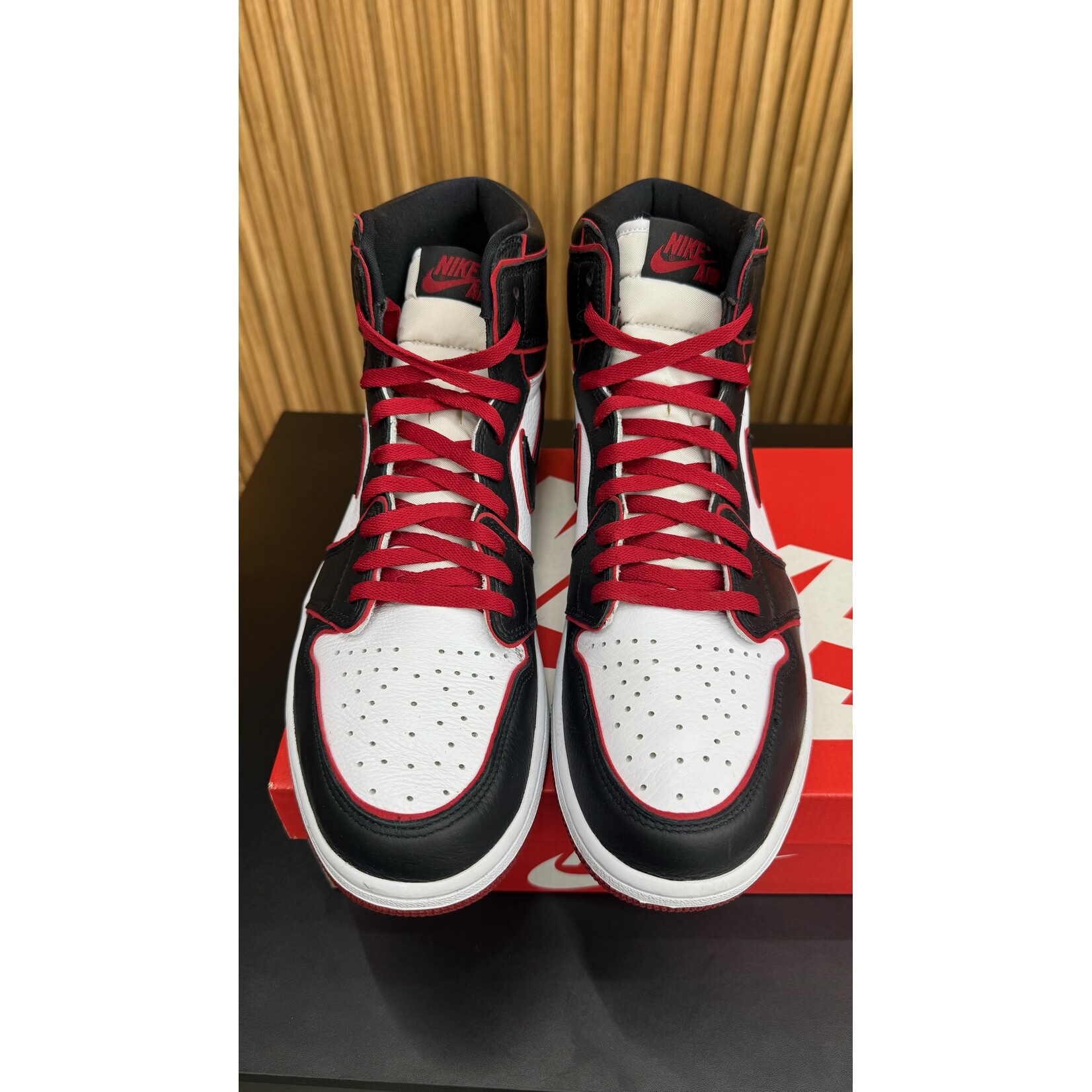 Jordan Jordan 1 Retro High Bloodline Size 13, PREOWNED REP BOX