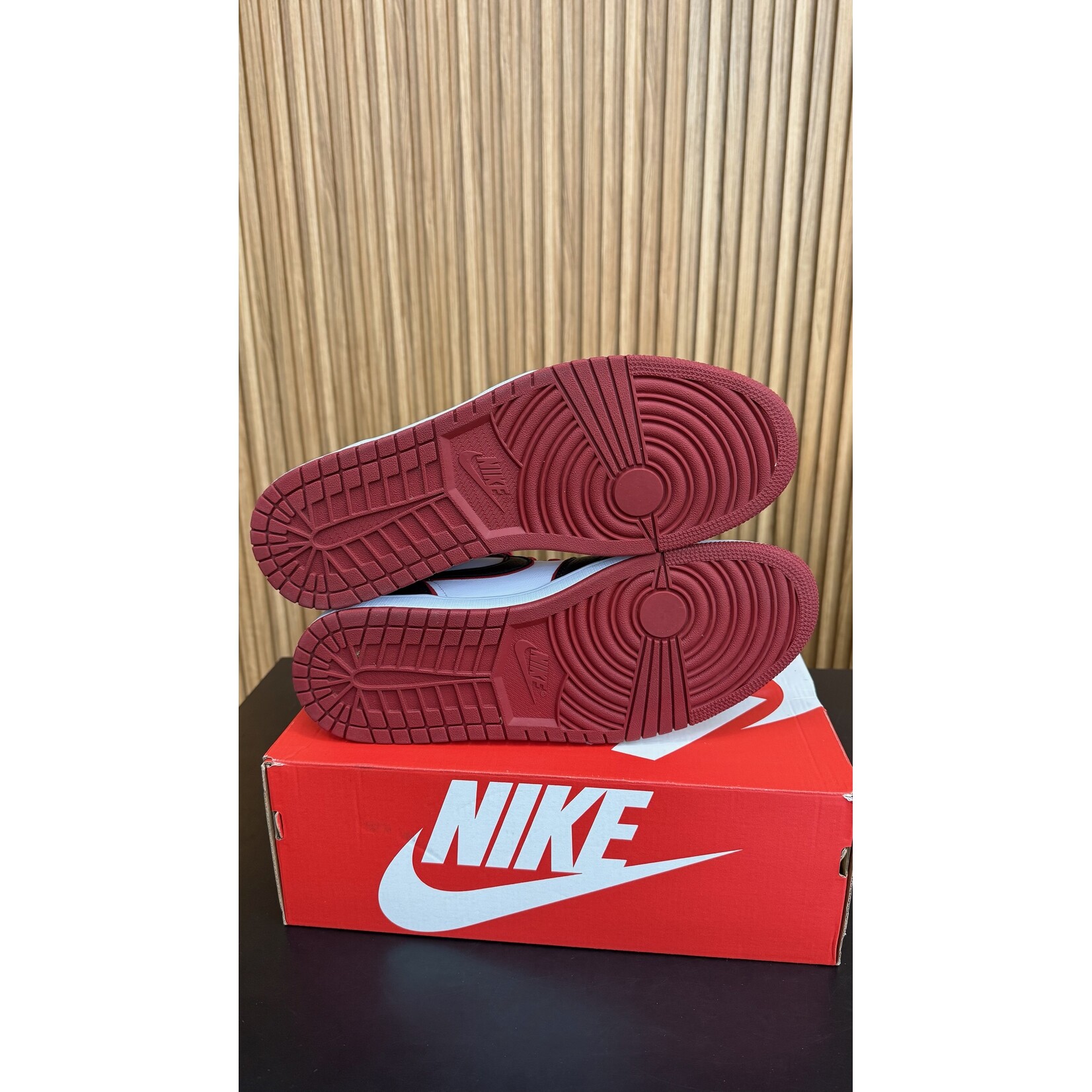Jordan Jordan 1 Retro High Bloodline Size 13, PREOWNED REP BOX