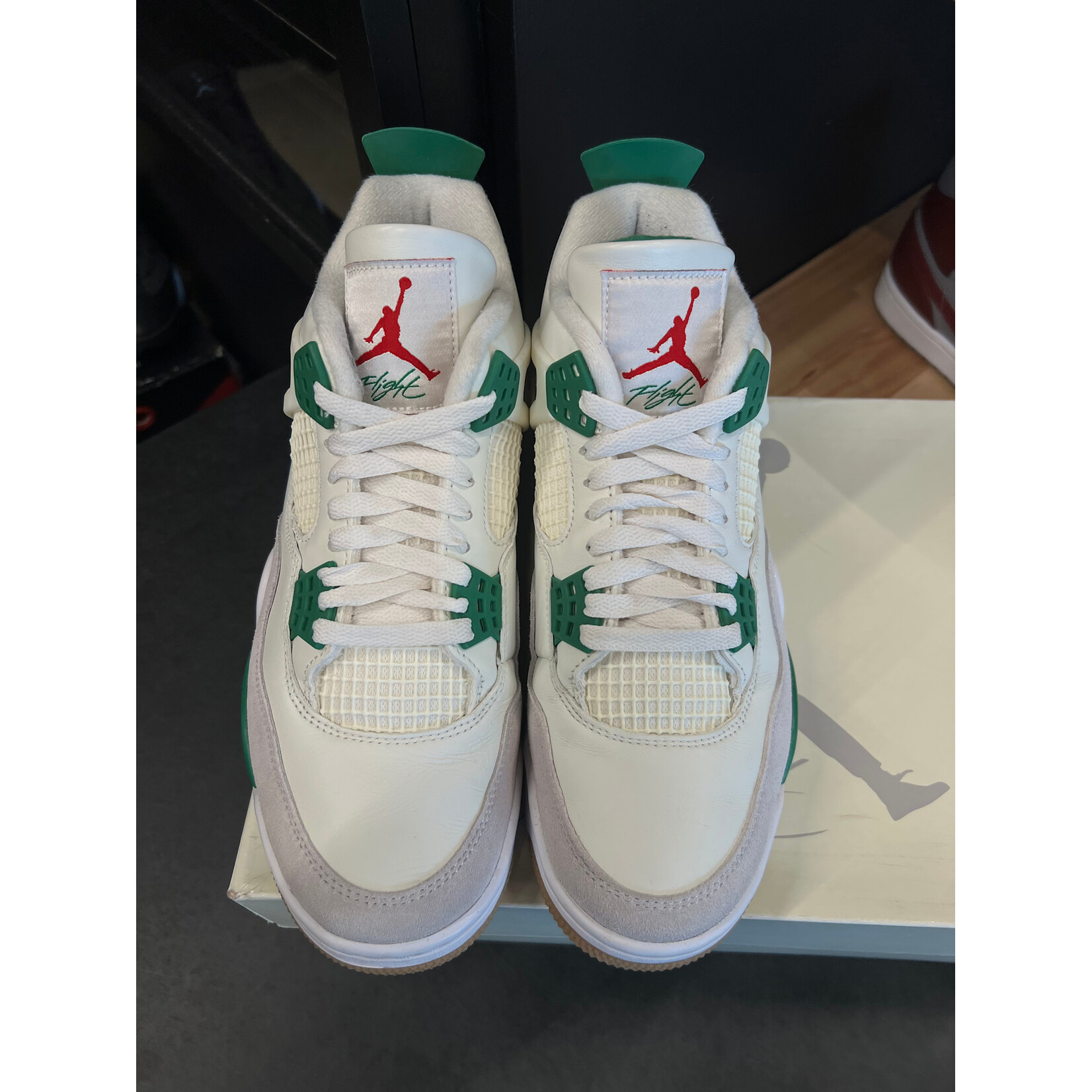 Jordan Jordan 4 Retro SB Pine Green Size 8, PREOWNED