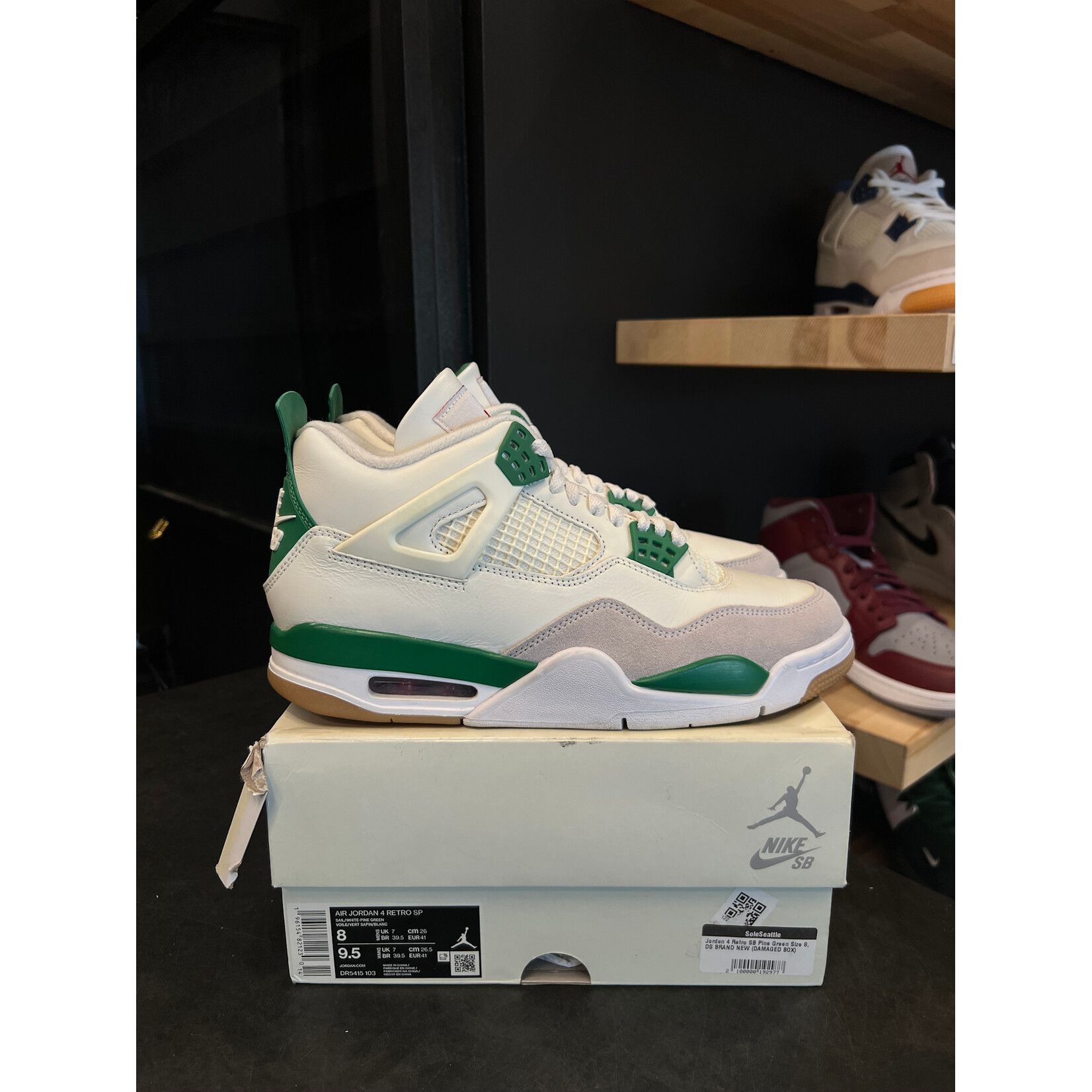 Jordan Jordan 4 Retro SB Pine Green Size 8, PREOWNED