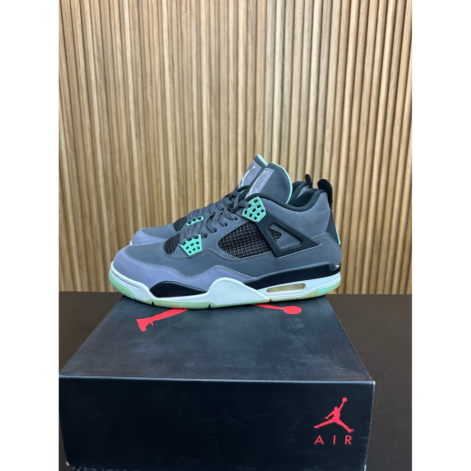 Jordan Jordan 4 Retro Green Glow Size 11, PREOWNED REP BOX*