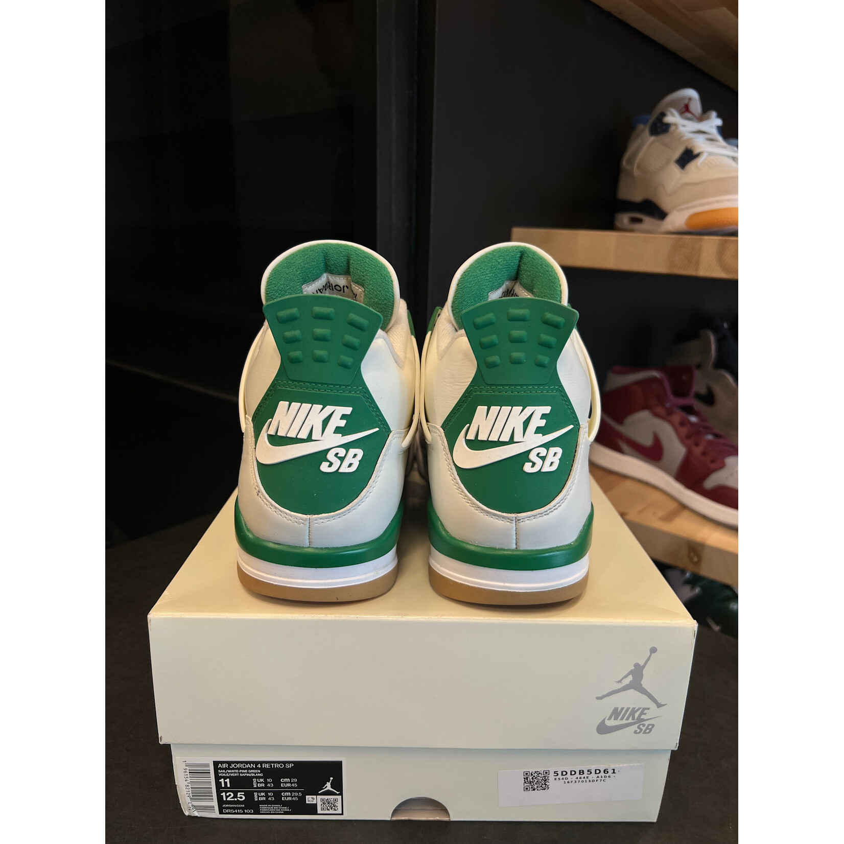 Jordan Jordan 4 Retro SB Pine Green Size 11, PREOWNED*