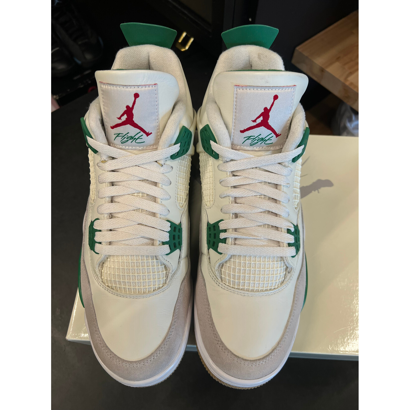 Jordan Jordan 4 Retro SB Pine Green Size 11, PREOWNED*