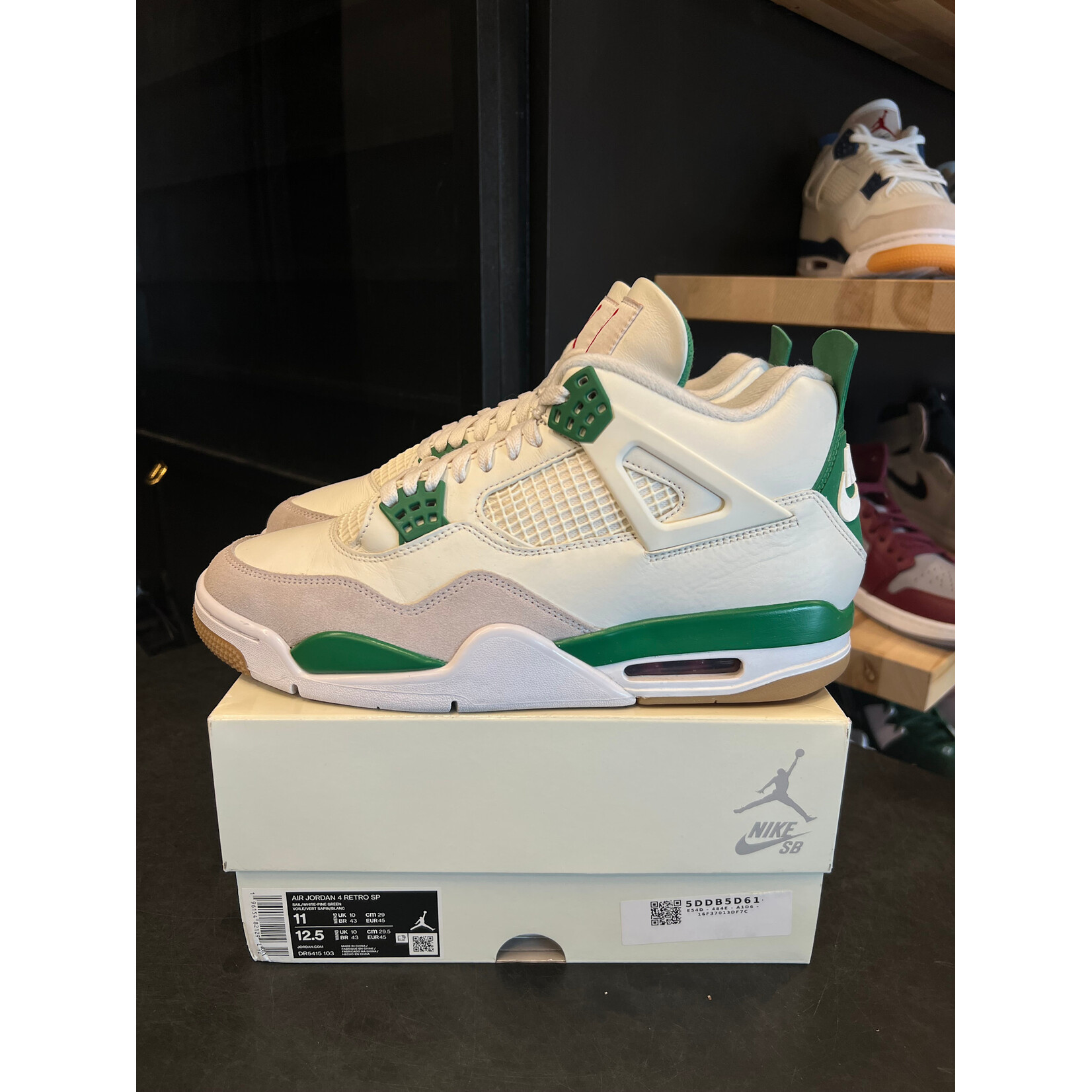 Jordan Jordan 4 Retro SB Pine Green Size 11, PREOWNED*