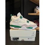Jordan Jordan 4 Retro SB Pine Green Size 11, PREOWNED