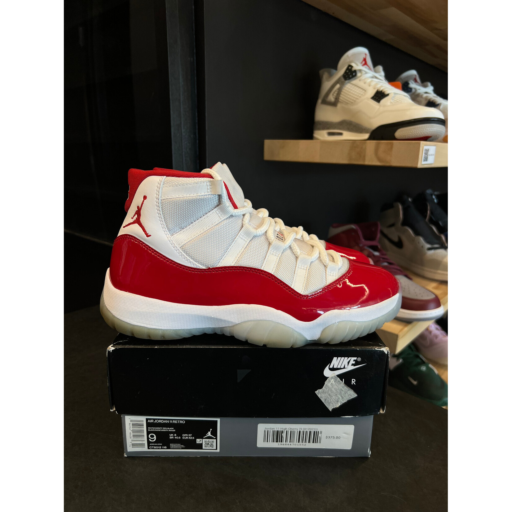 Jordan Jordan 11 Retro Cherry (2022) Size 9, PREOWNED
