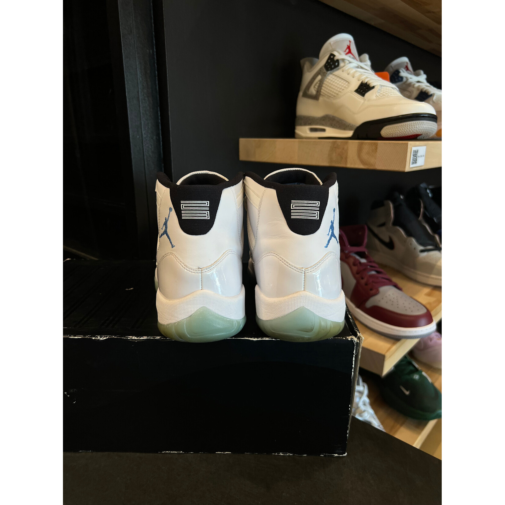 Jordan Jordan 11 Retro Legend Blue (2014) Size 9, PREOWNED