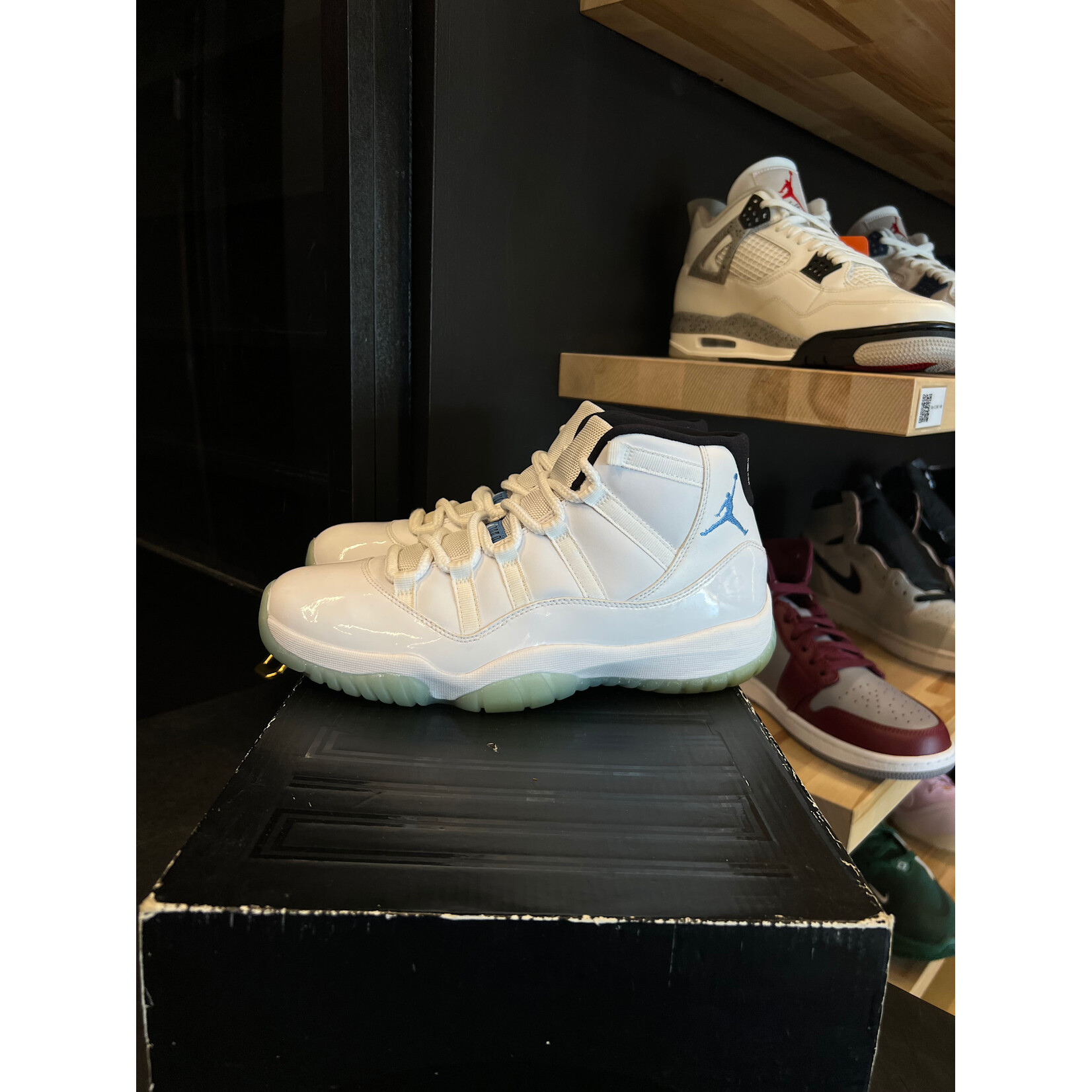 Jordan Jordan 11 Retro Legend Blue (2014) Size 9, PREOWNED