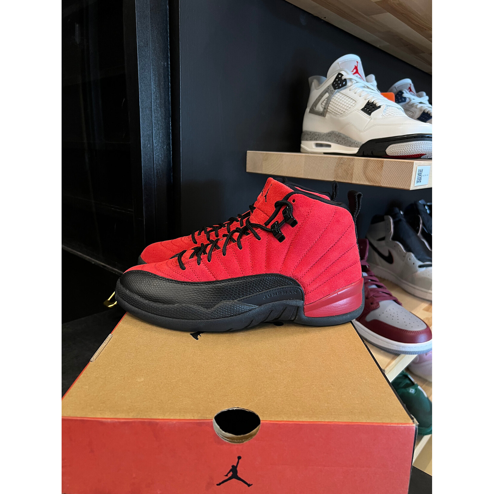 Jordan Jordan 12 Retro Reverse Flu Game Size 8.5, PREOWNED