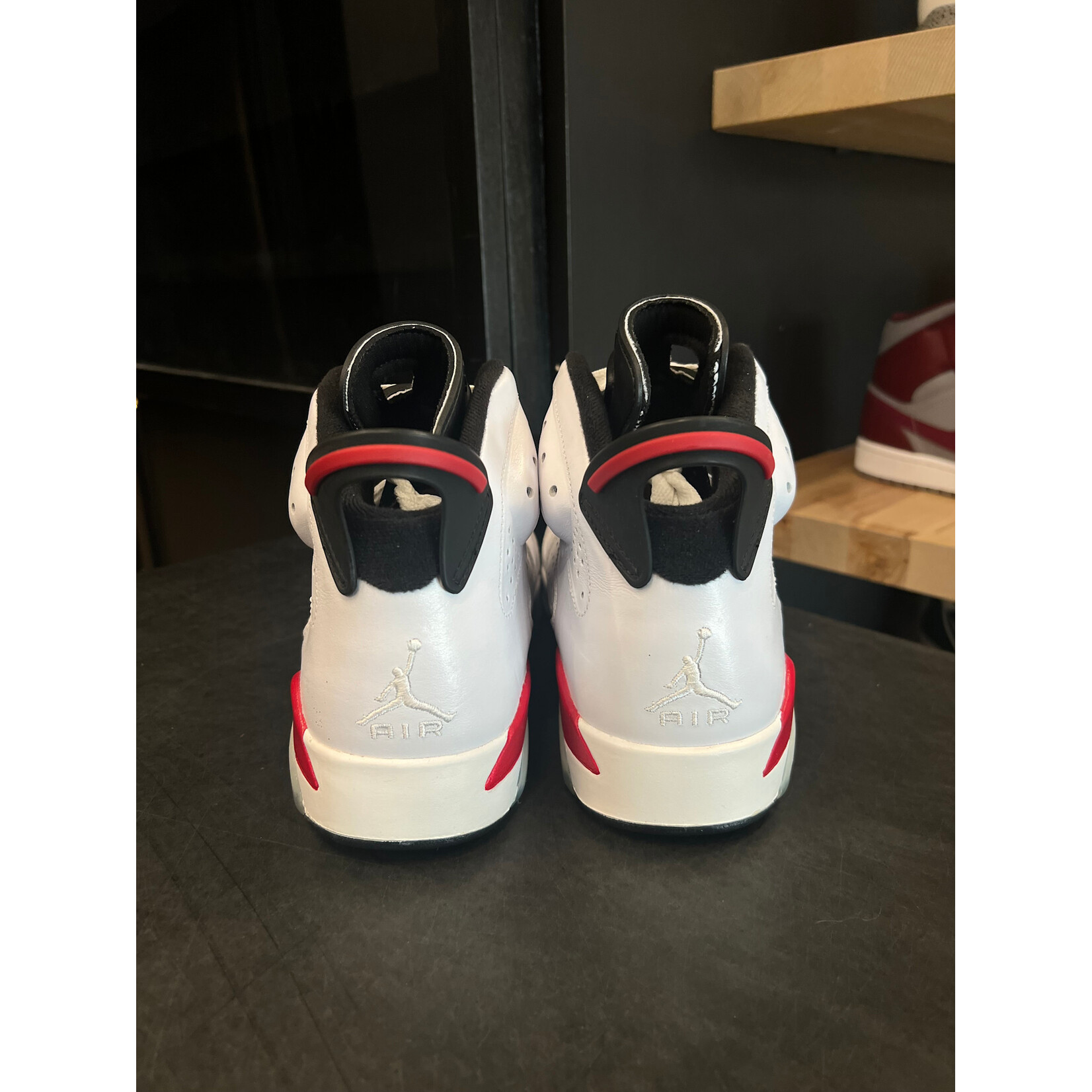 Jordan Jordan 6 Retro Bulls (2010) Size 8, PREOWNED*