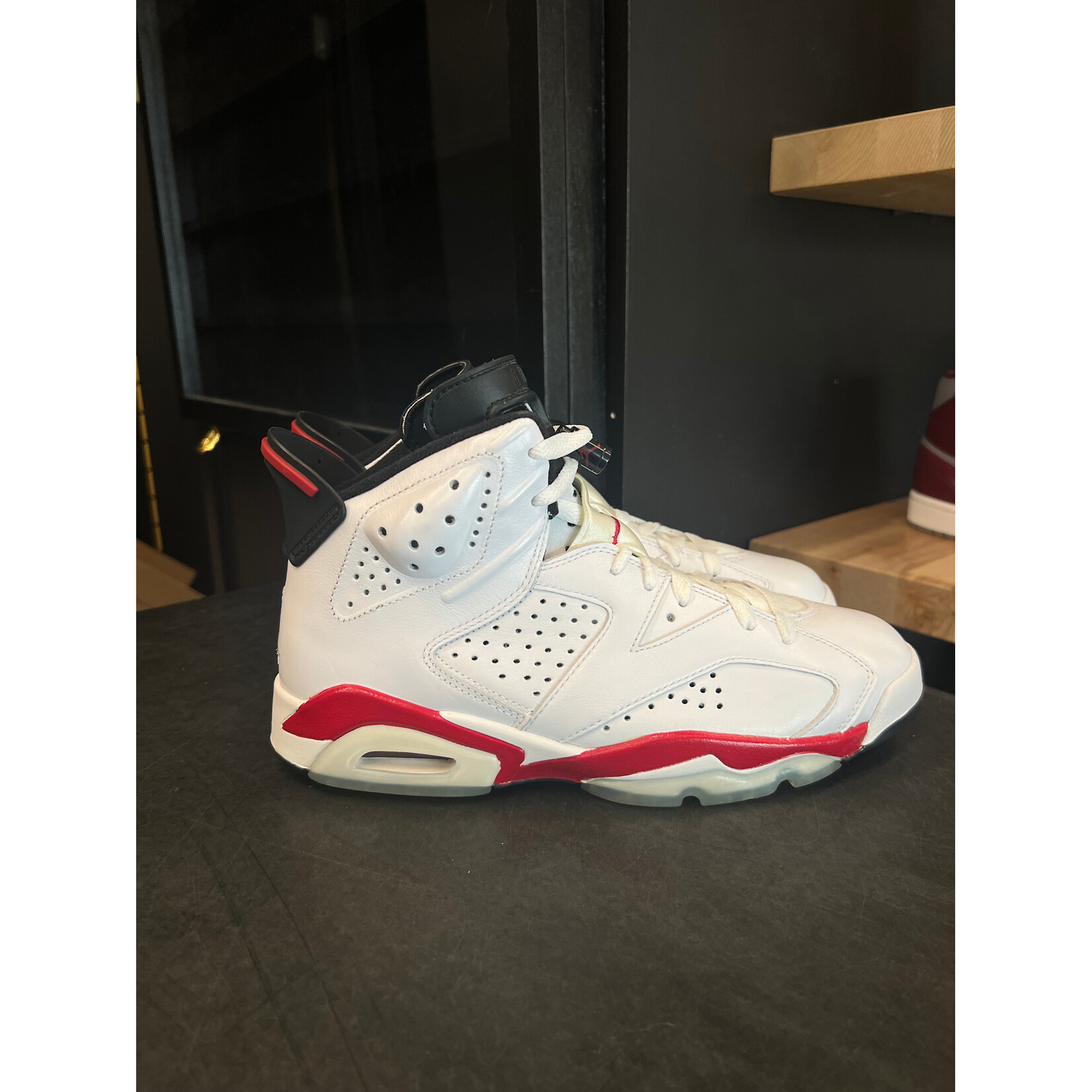Jordan Jordan 6 Retro Bulls (2010) Size 8, PREOWNED*