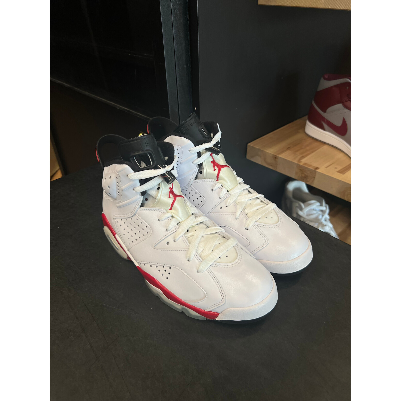 Jordan Jordan 6 Retro Bulls (2010) Size 8, PREOWNED*