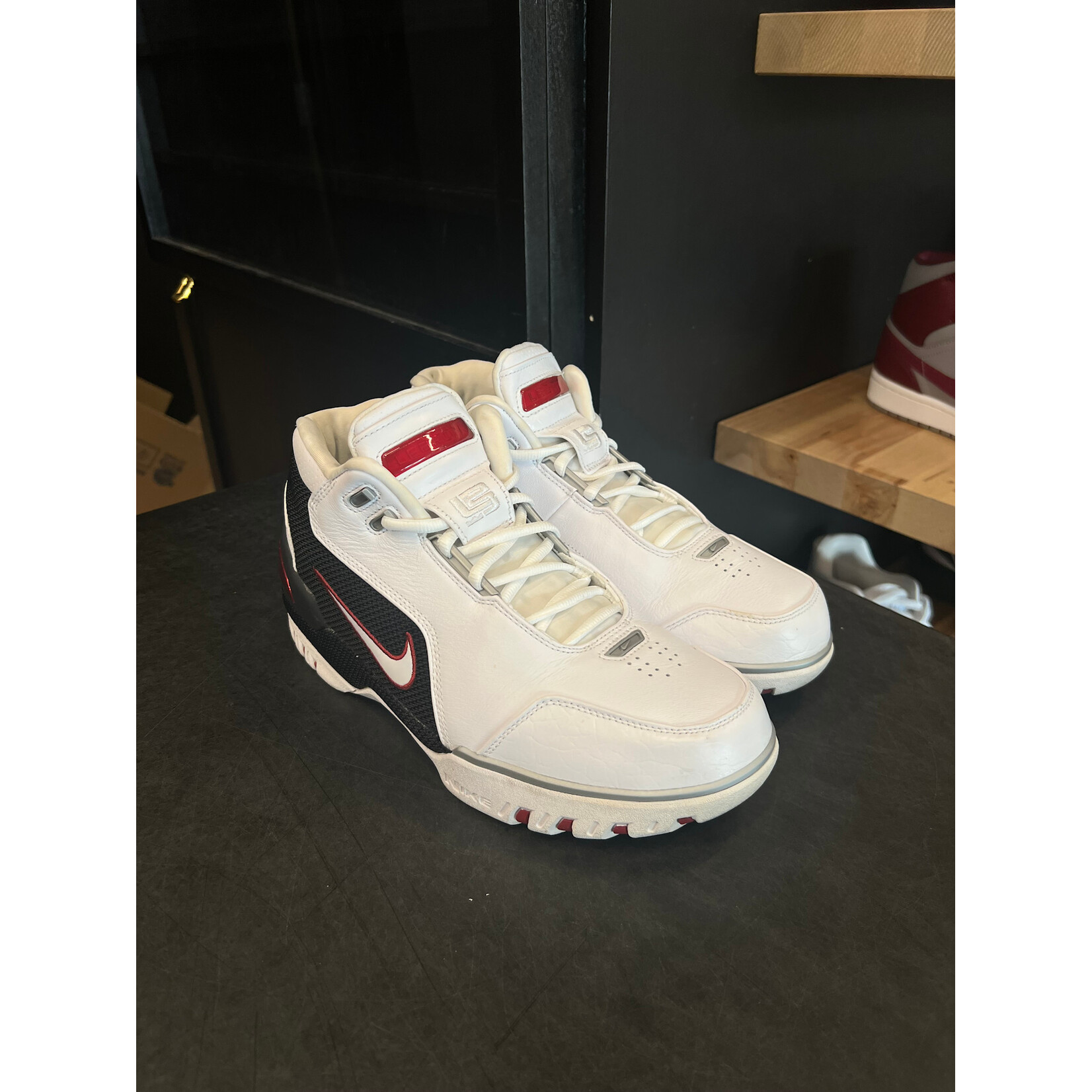 Nike Nike Air Zoom Generation White Black Retro Size 8.5, PREOWNED*
