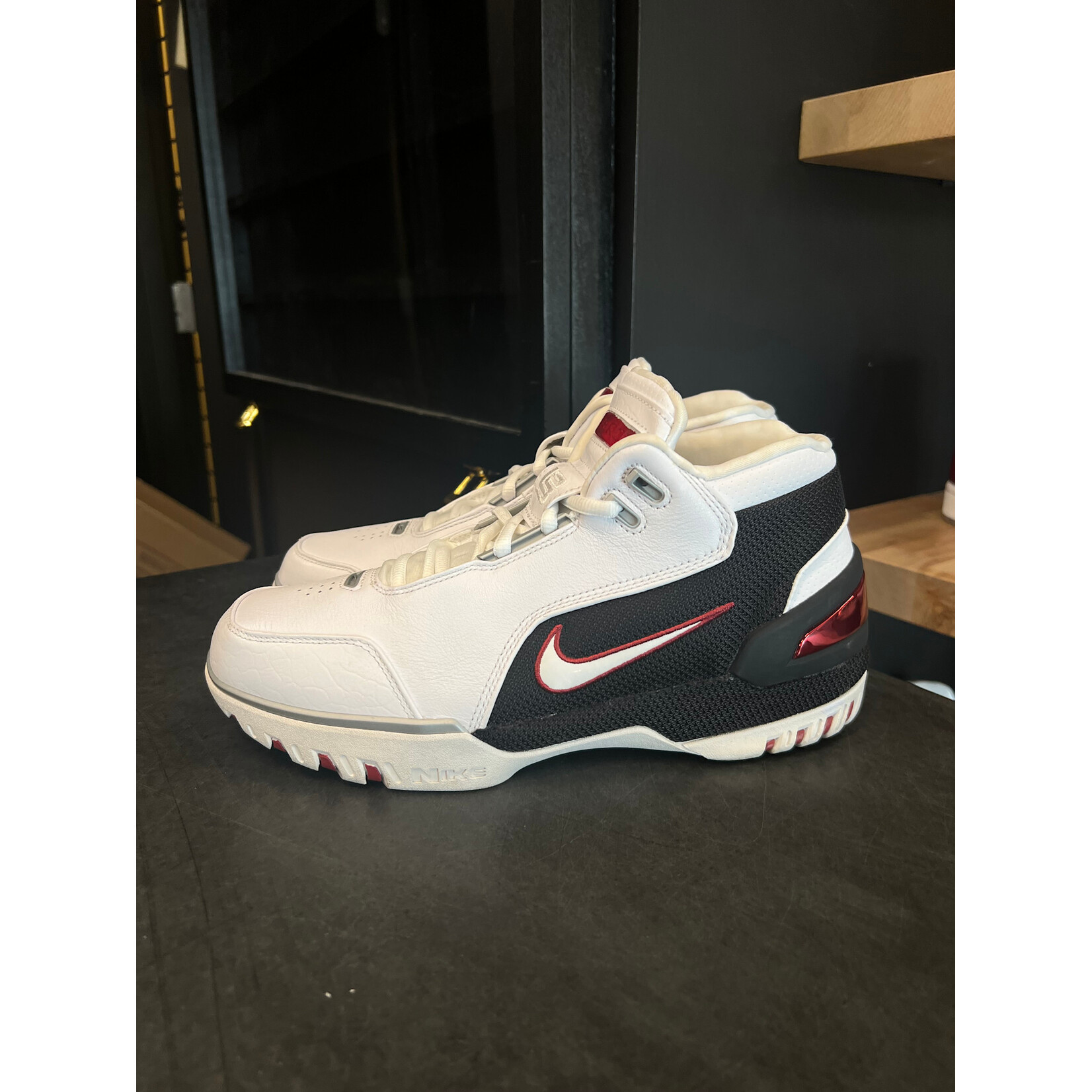 Nike Nike Air Zoom Generation White Black Retro Size 8.5, PREOWNED*