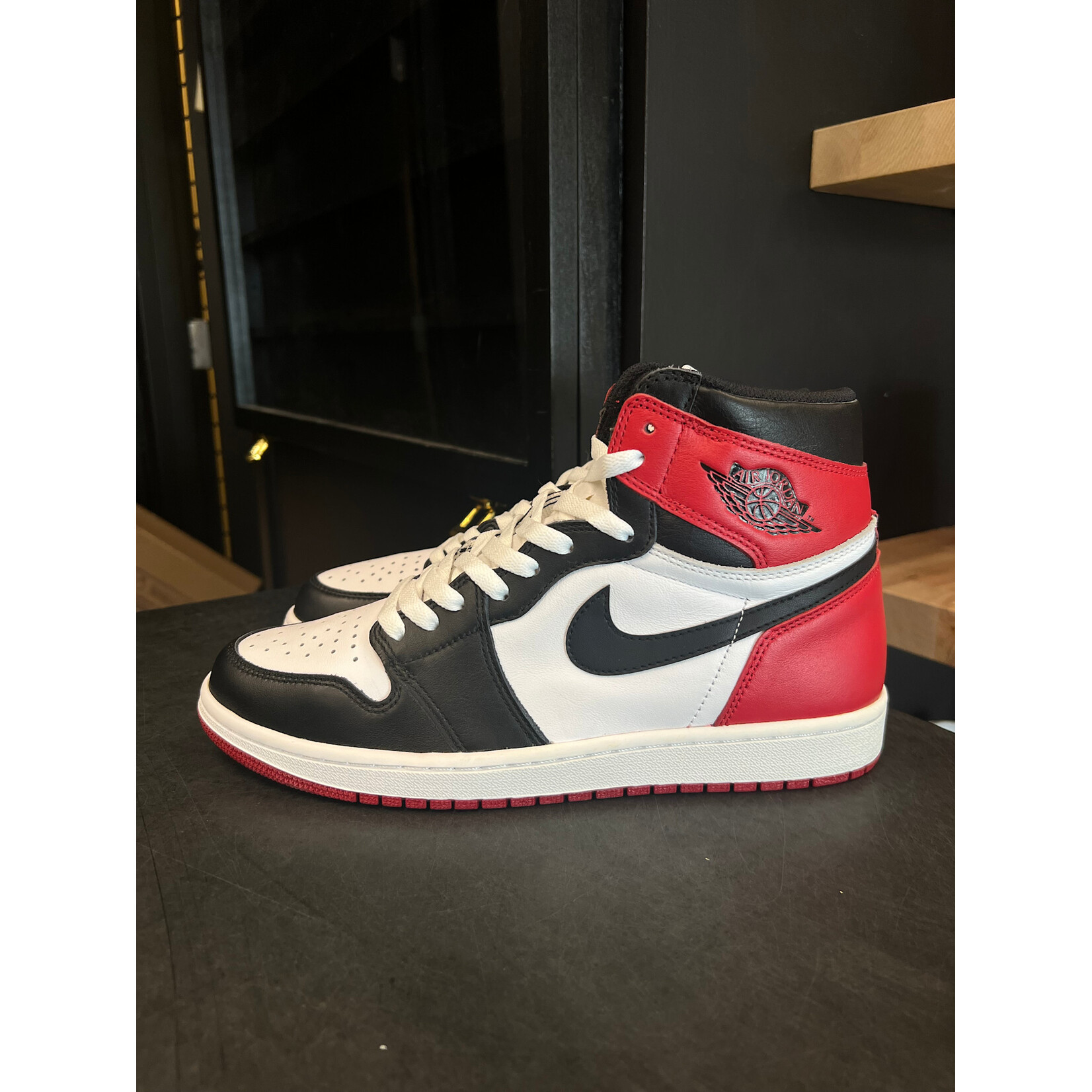 Jordan Jordan 1 Retro Black Toe (2016) Size 10, PREOWNED