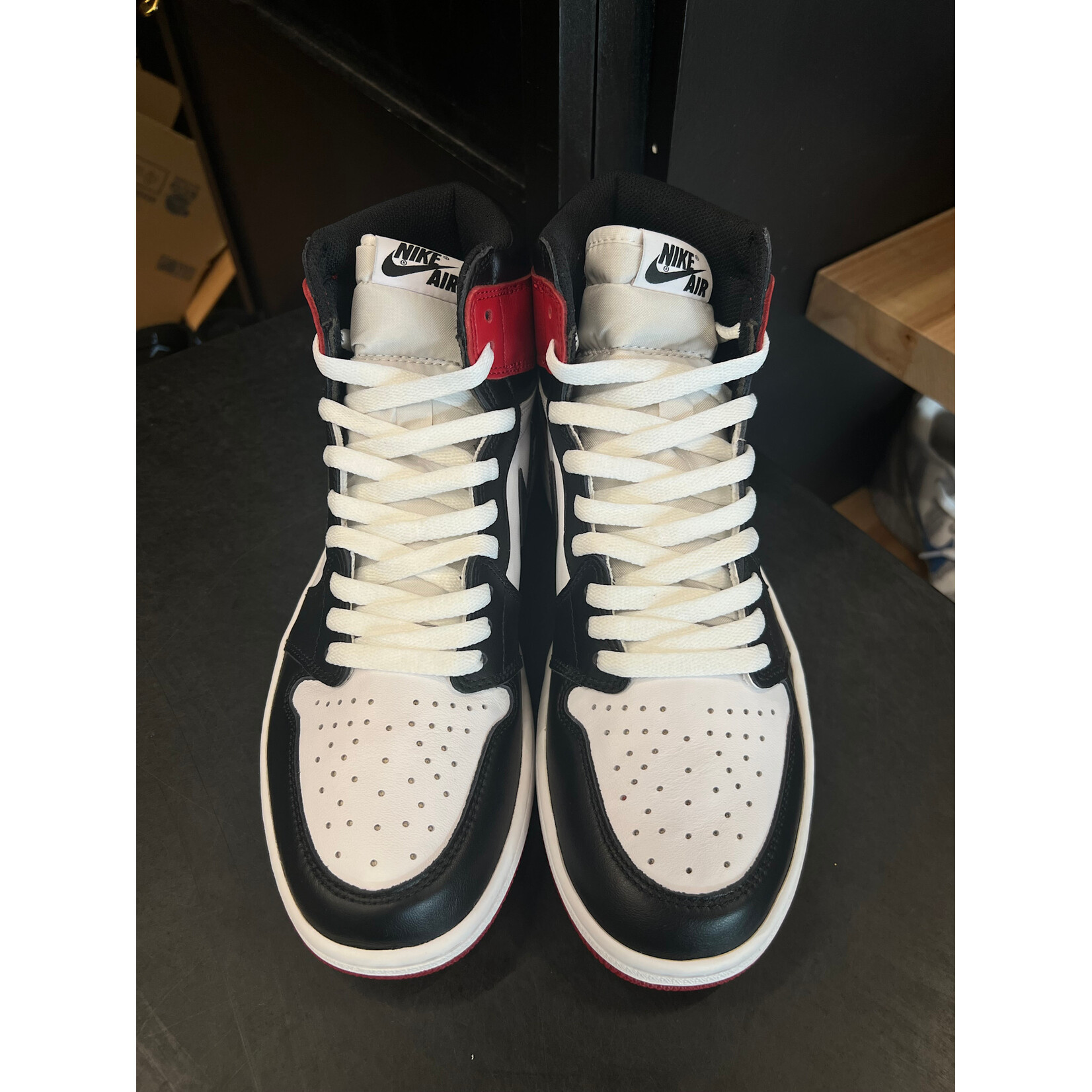 Jordan Jordan 1 Retro Black Toe (2016) Size 10, PREOWNED