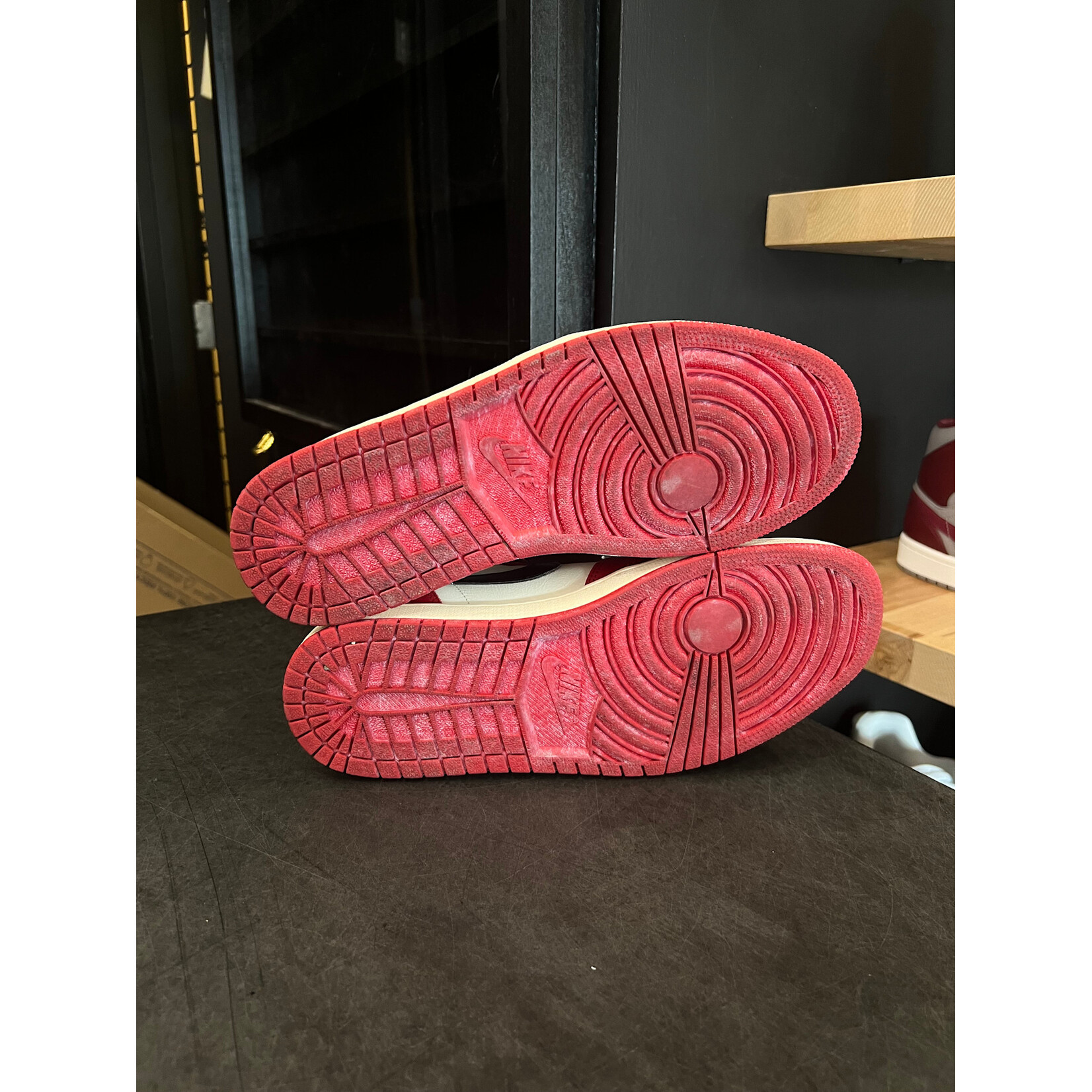Jordan Jordan 1 Retro High OG Chicago Lost and Found Size 10, PREOWNED*