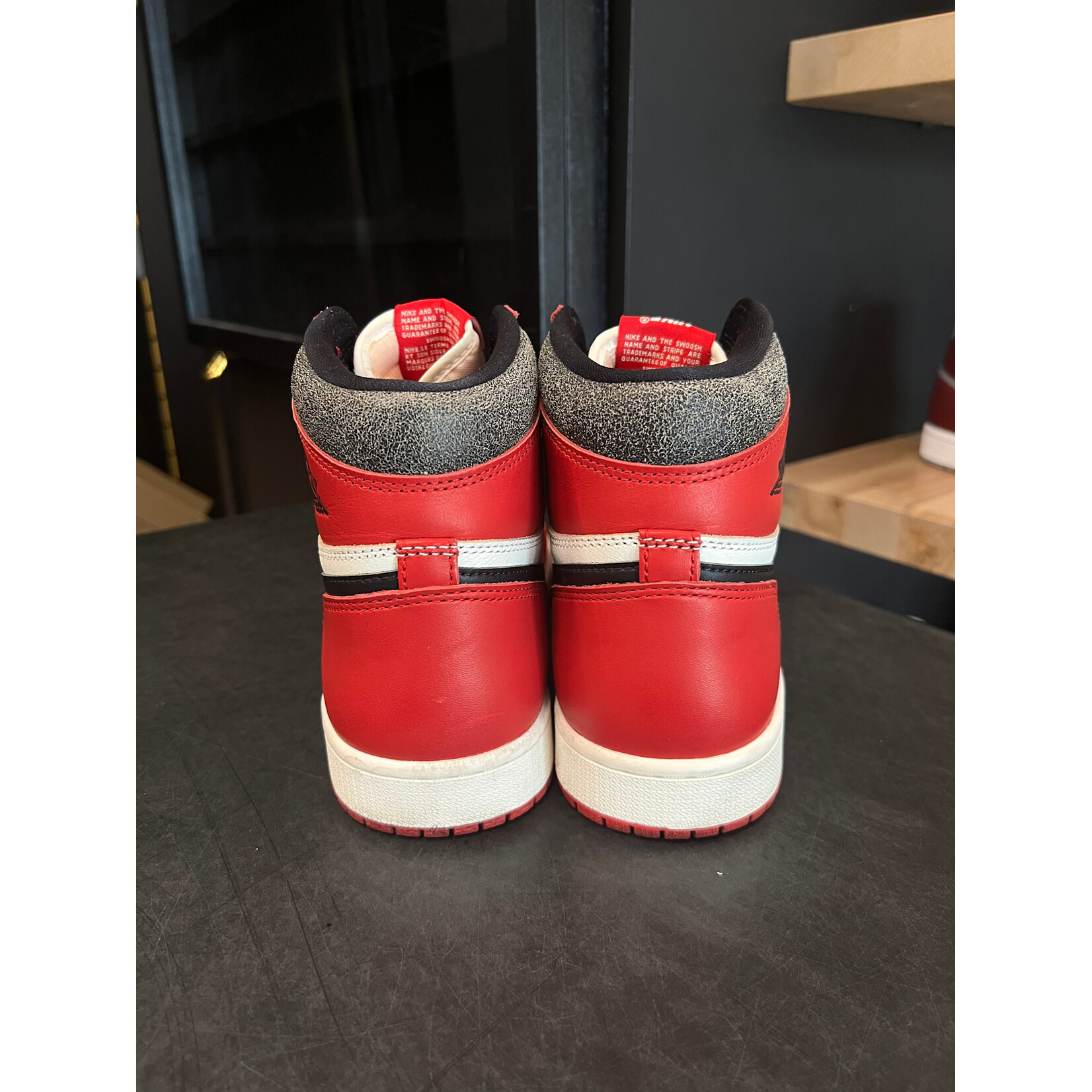 Jordan Jordan 1 Retro High OG Chicago Lost and Found Size 10, PREOWNED*