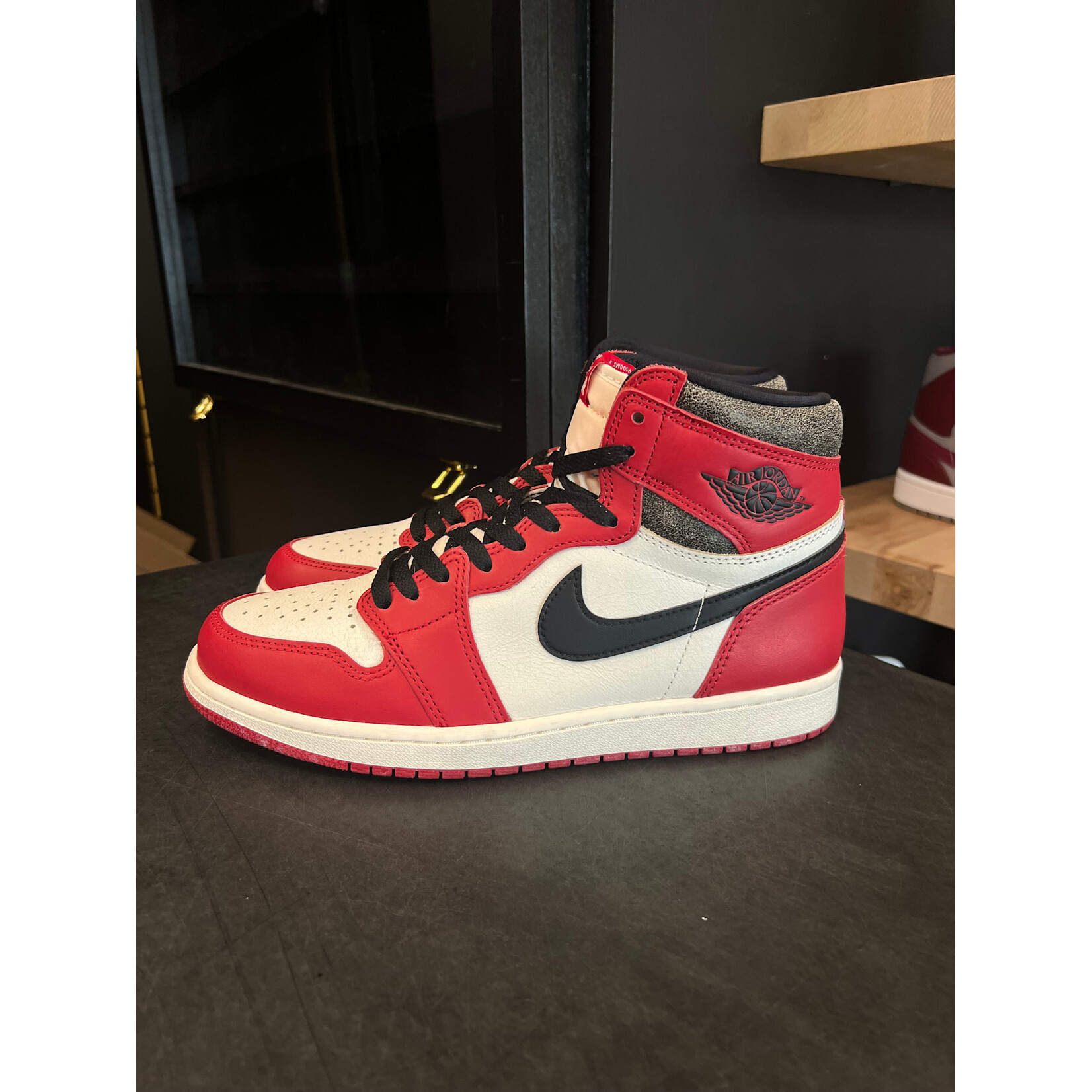 Jordan Jordan 1 Retro High OG Chicago Lost and Found Size 10, PREOWNED*