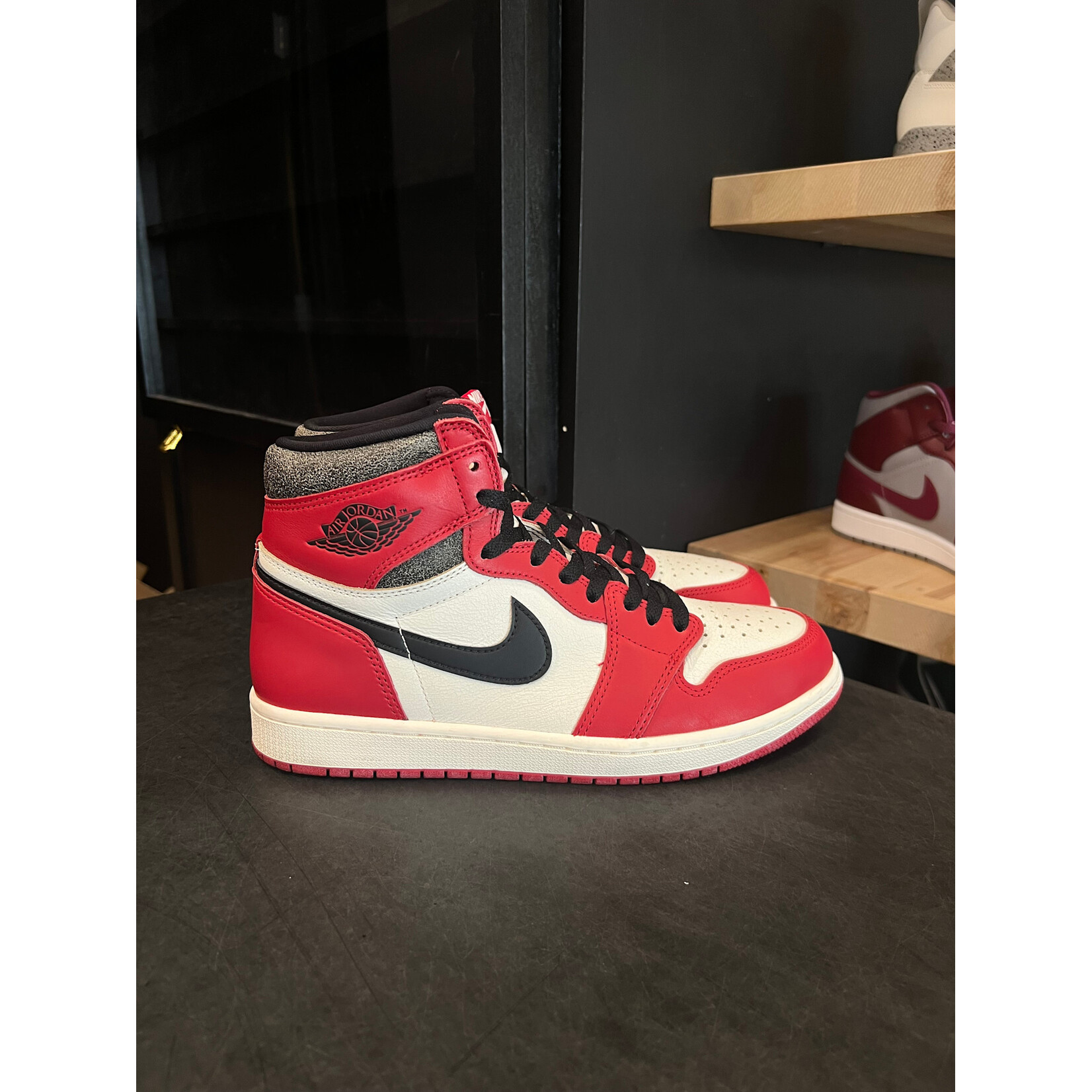 Jordan Jordan 1 Retro High OG Chicago Lost and Found Size 10, PREOWNED*