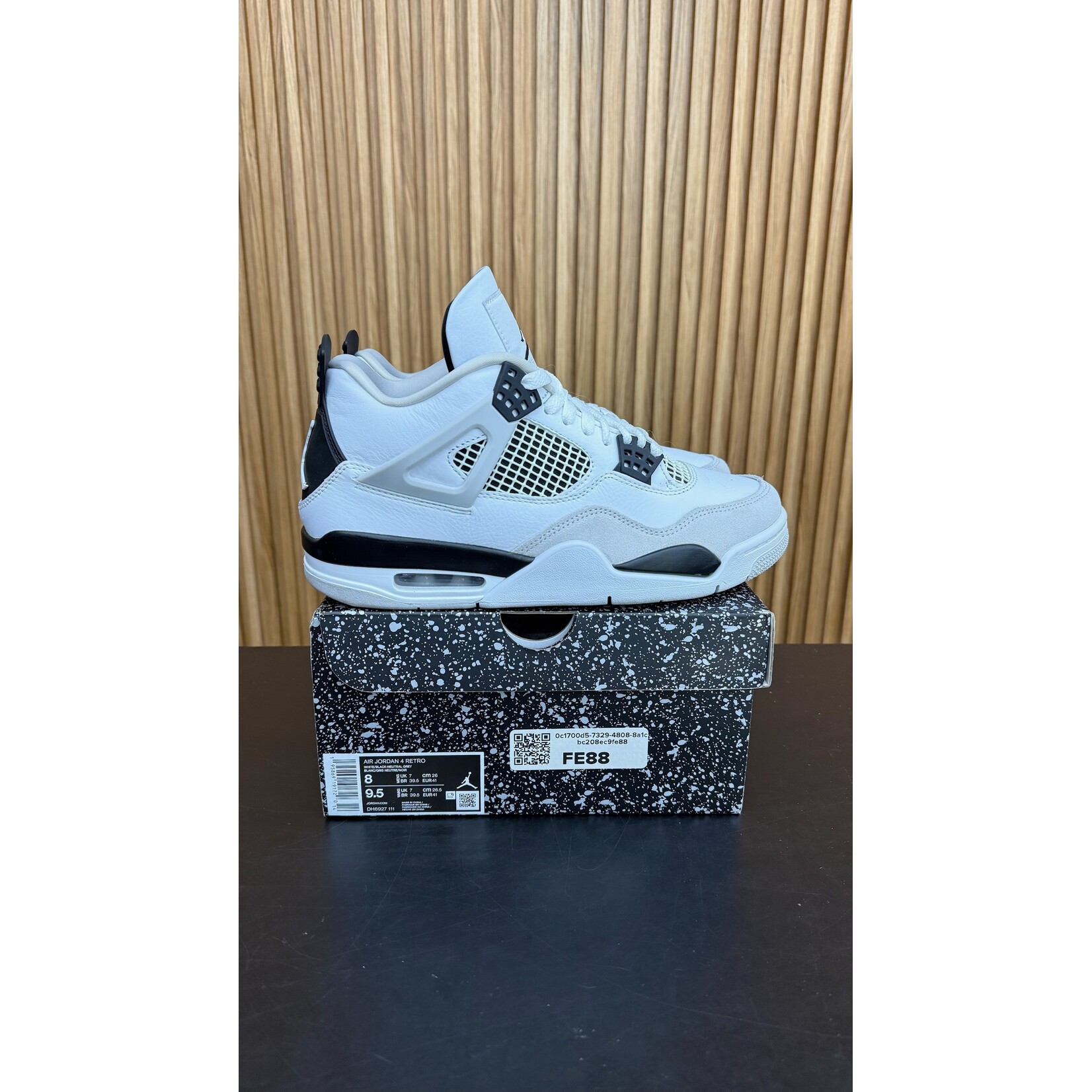 Jordan Jordan 4 Retro Military Black Size 8, PREOWNED*