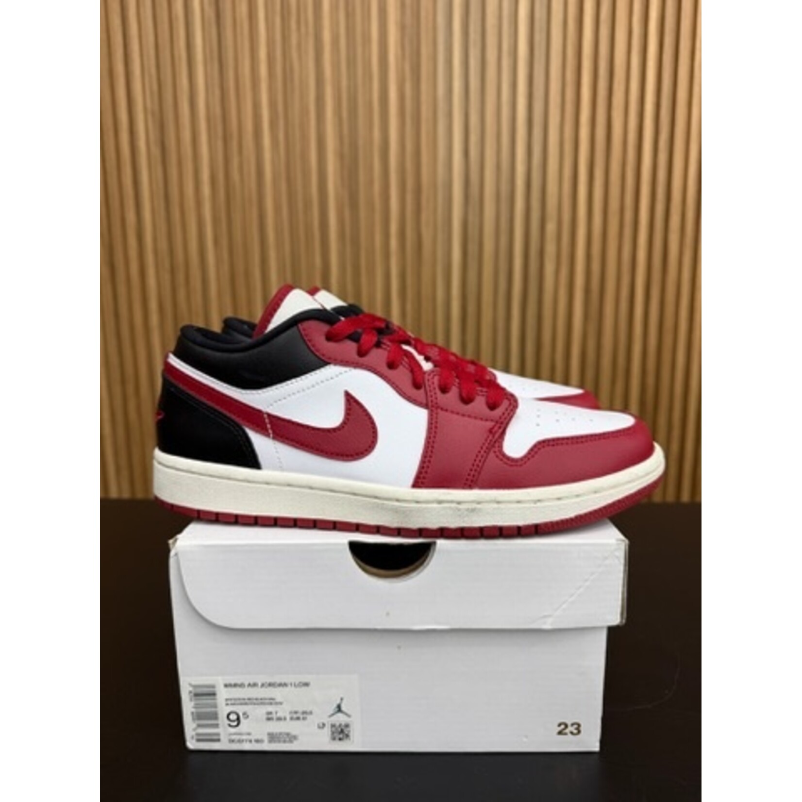 Jordan Jordan 1 Low Reverse Black Toe (Women's) Size 9.5W, PREOWNED