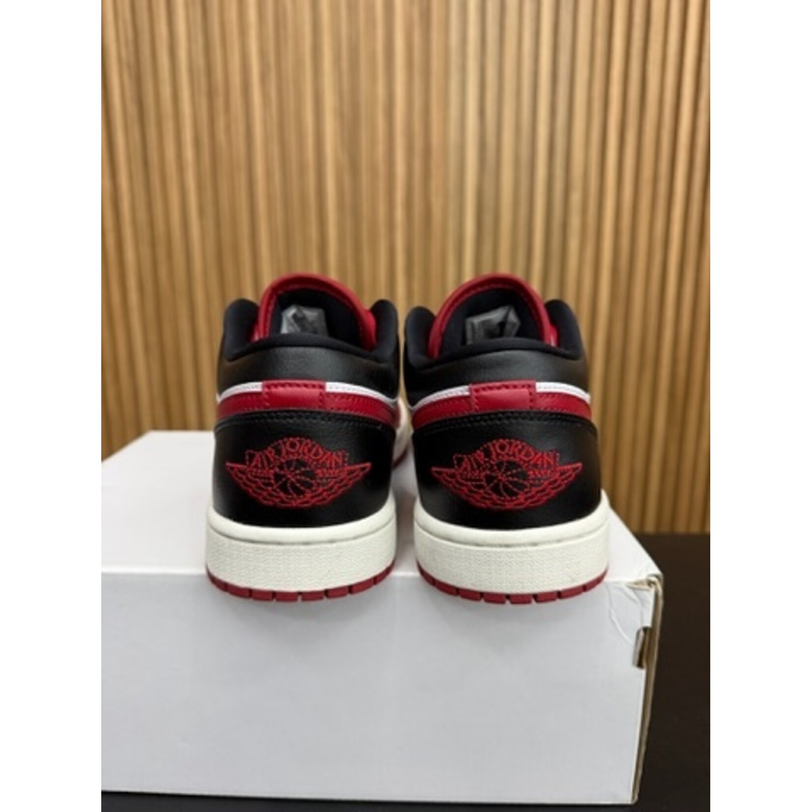 Jordan Jordan 1 Low Reverse Black Toe (Women's) Size 9.5W, PREOWNED