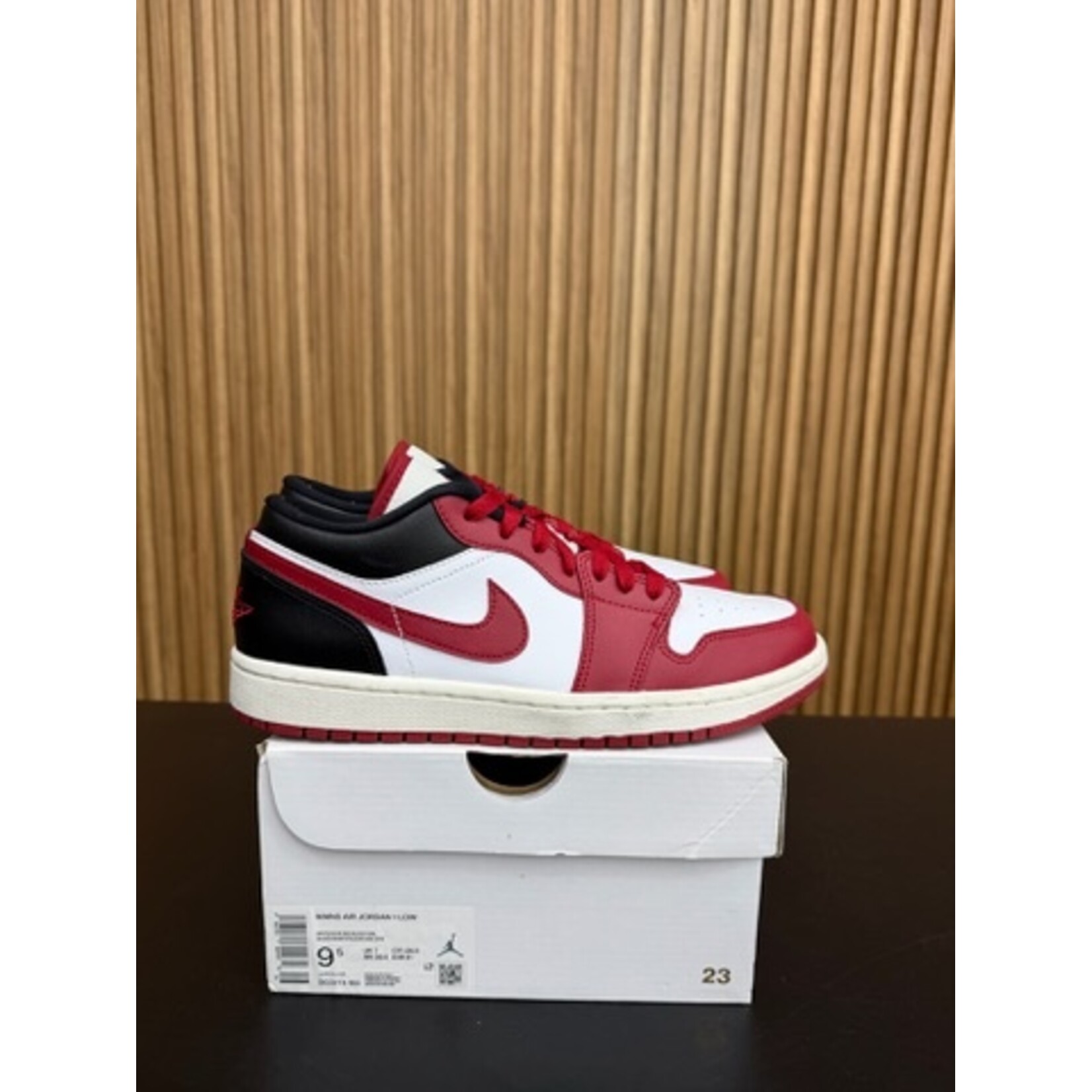 Jordan Jordan 1 Low Reverse Black Toe (Women's) Size 9.5W, PREOWNED