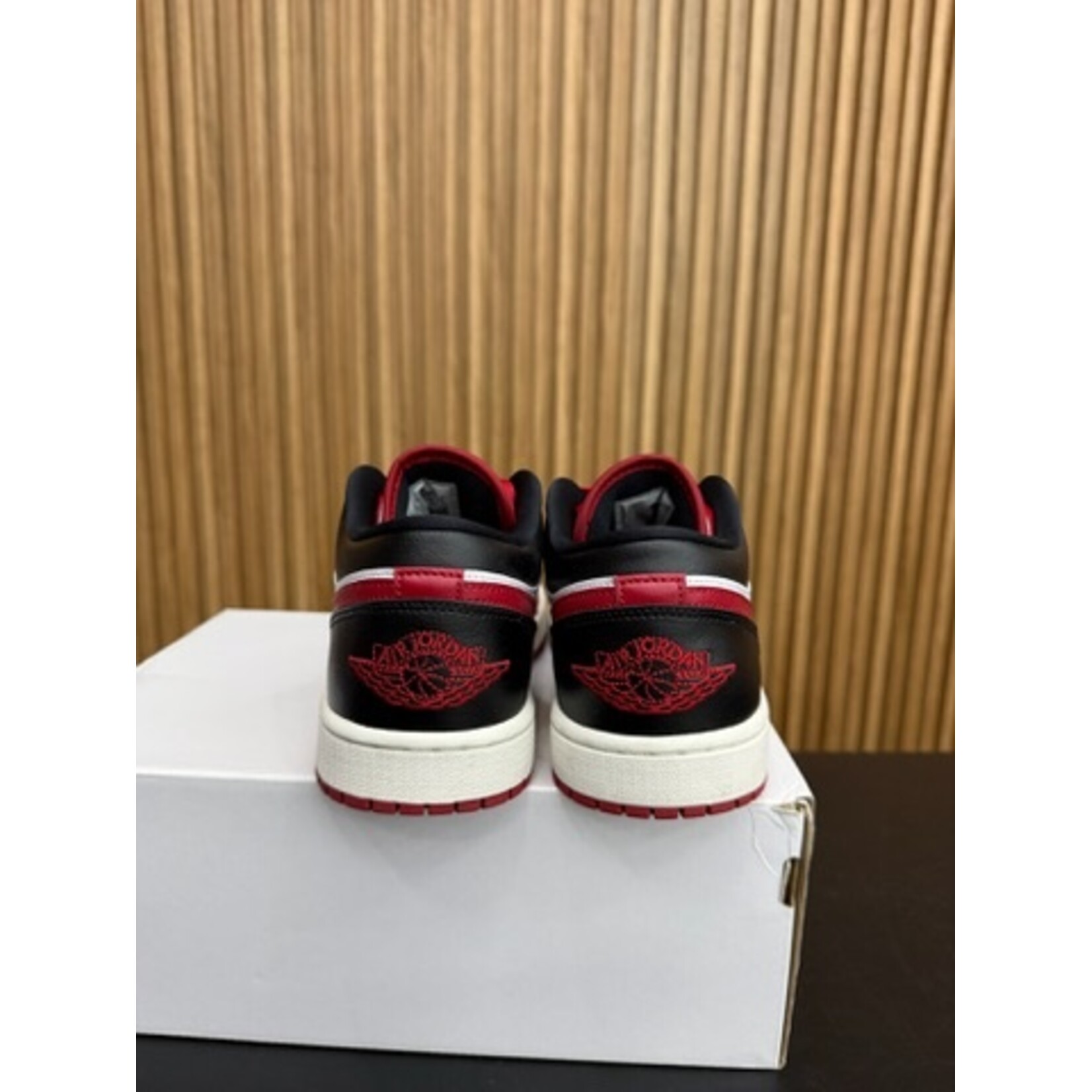 Jordan Jordan 1 Low Reverse Black Toe (Women's) Size 9.5W, PREOWNED