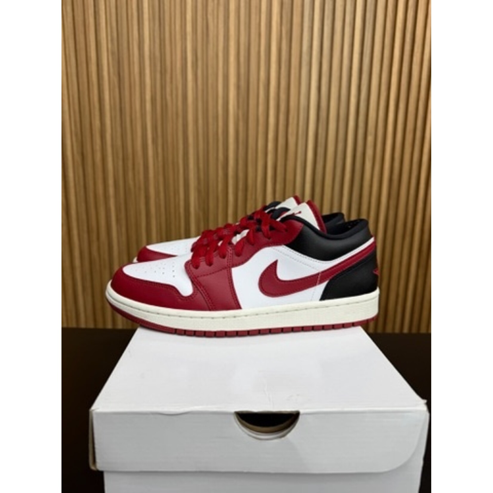 Jordan Jordan 1 Low Reverse Black Toe (Women's) Size 9.5W, PREOWNED