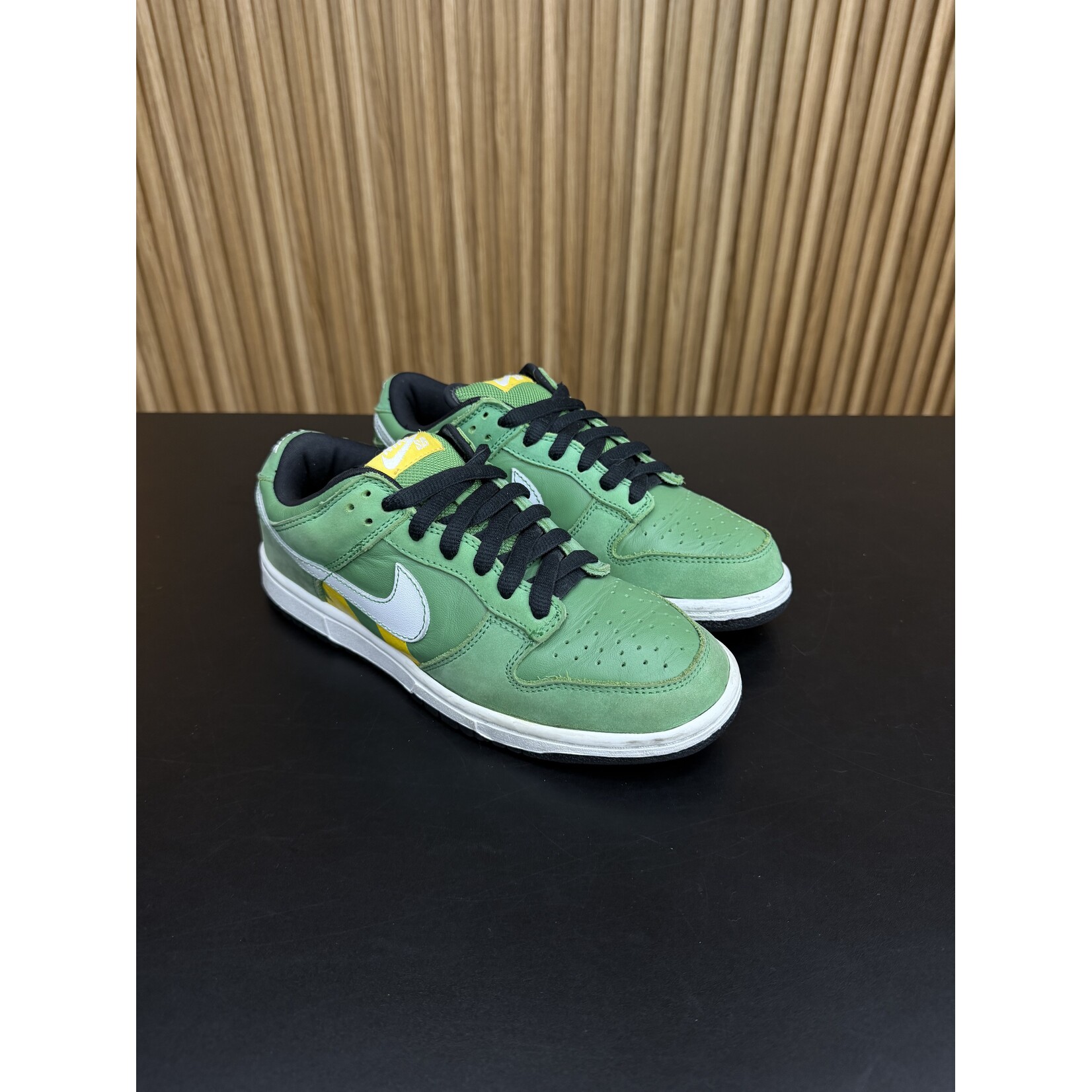 Nike Nike SB Dunk Low Tokyo Green Taxi Size 5.5, PREOWNED NO BOX*
