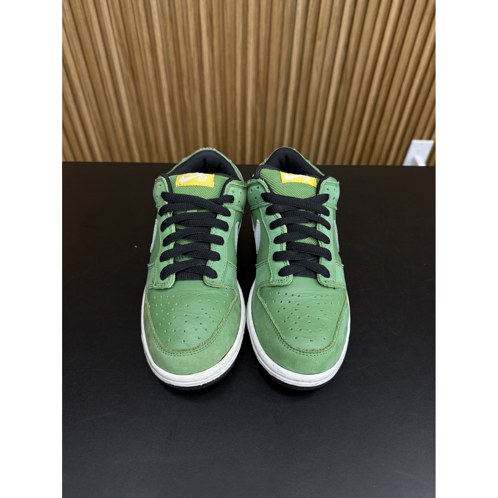 Nike Nike SB Dunk Low Tokyo Green Taxi Size 5.5, PREOWNED NO BOX*
