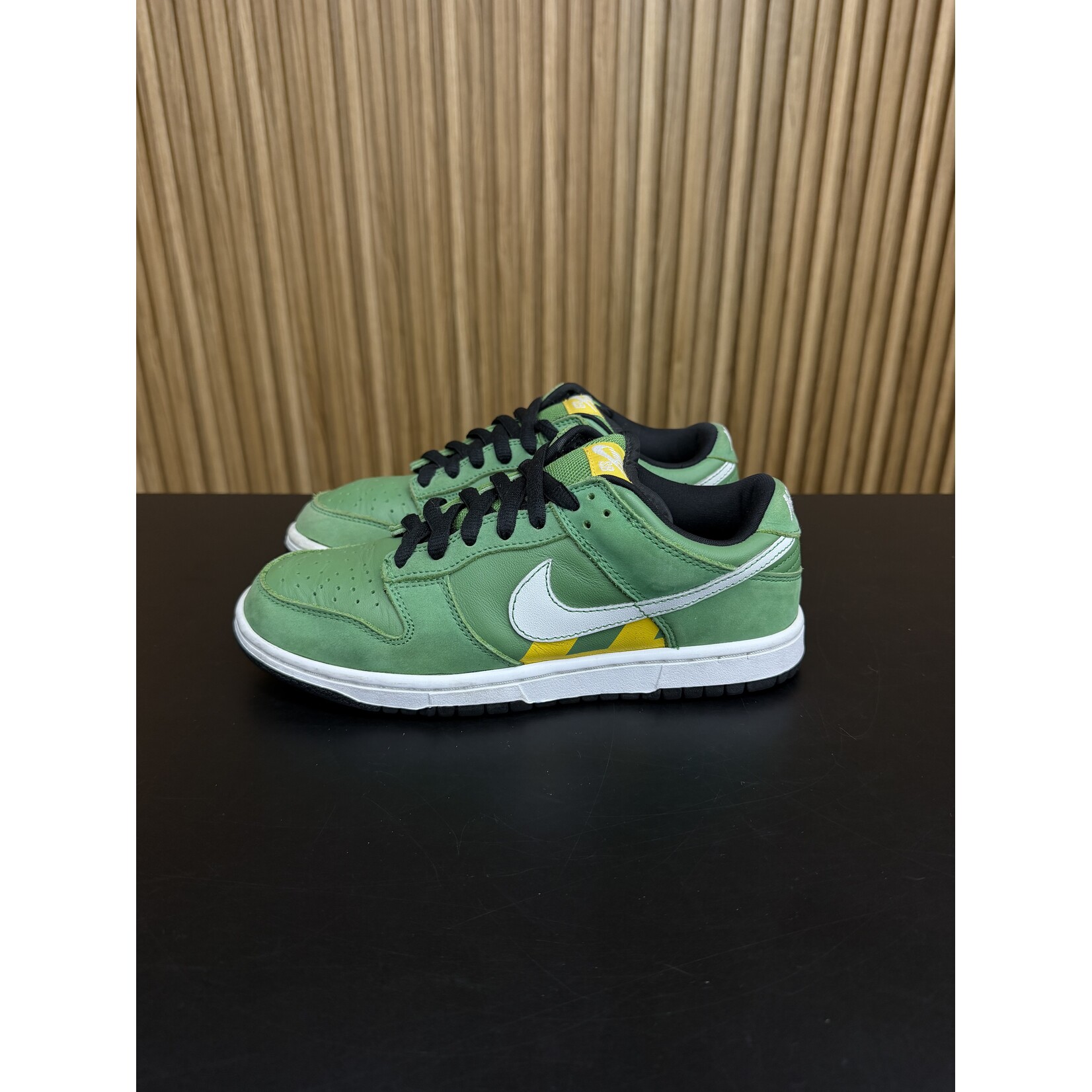 Nike Nike SB Dunk Low Tokyo Green Taxi Size 5.5, PREOWNED NO BOX*