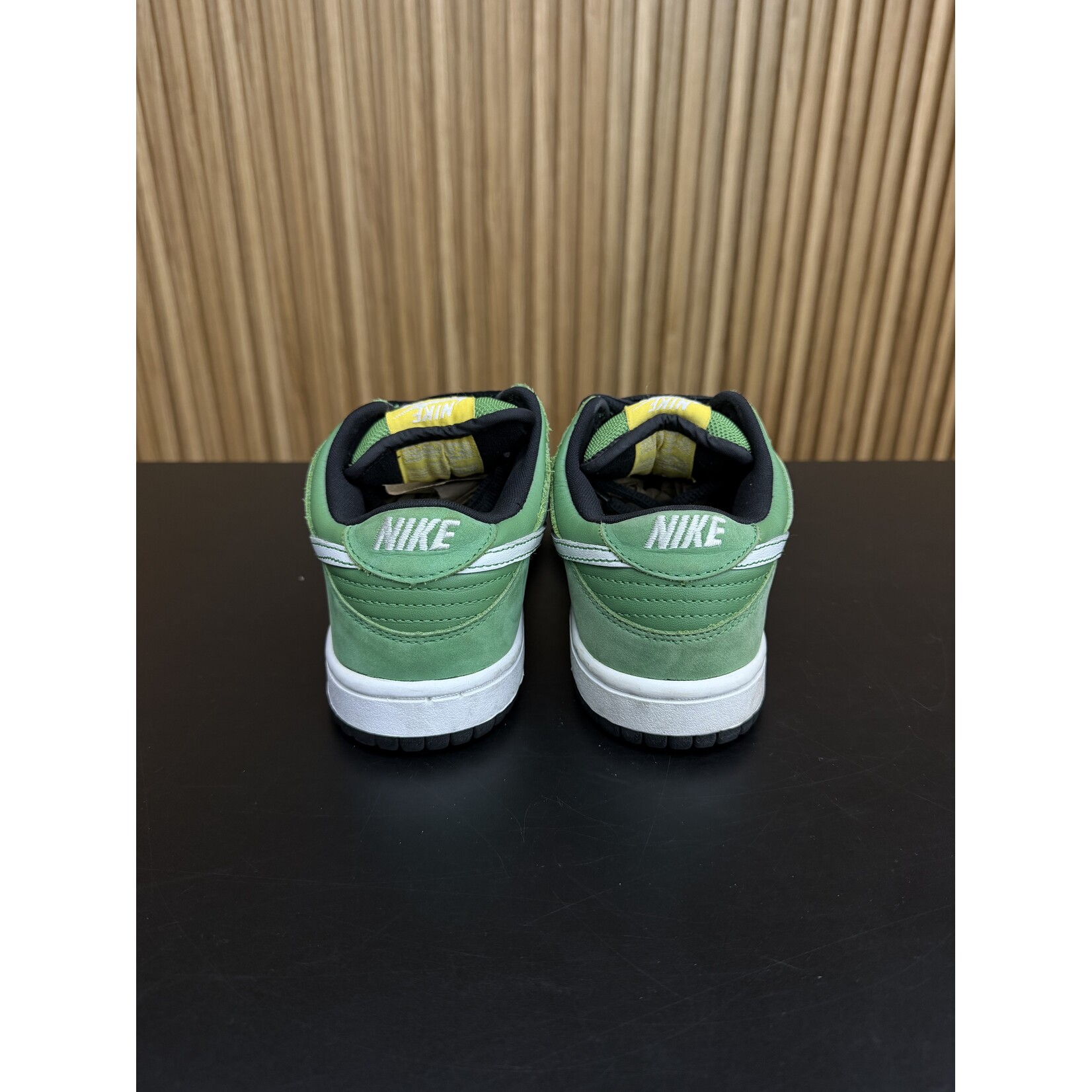 Nike Nike SB Dunk Low Tokyo Green Taxi Size 5.5, PREOWNED NO BOX*