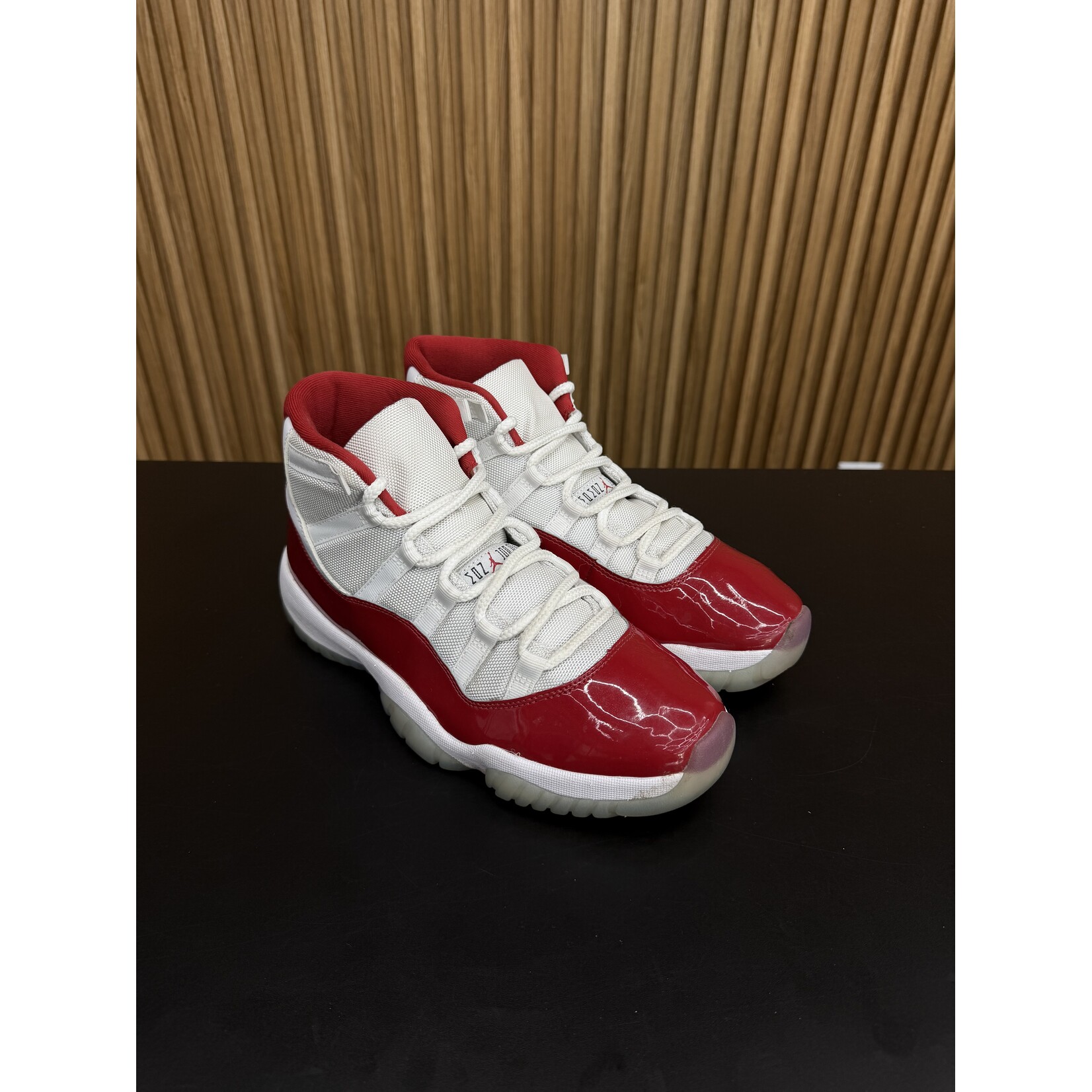 Jordan Jordan 11 Retro Cherry (2022) Size 9, PREOWNED NO BOX*