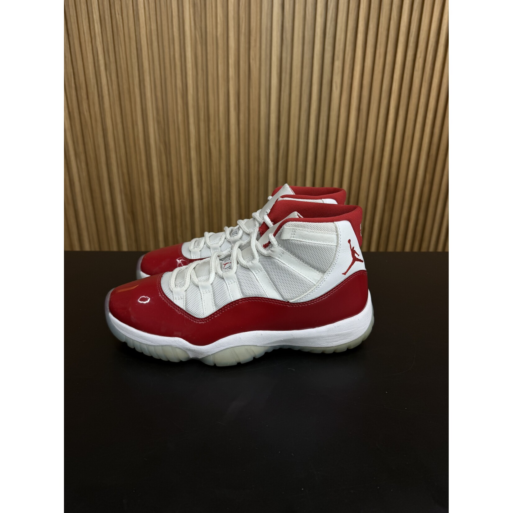Jordan Jordan 11 Retro Cherry (2022) Size 9, PREOWNED NO BOX*