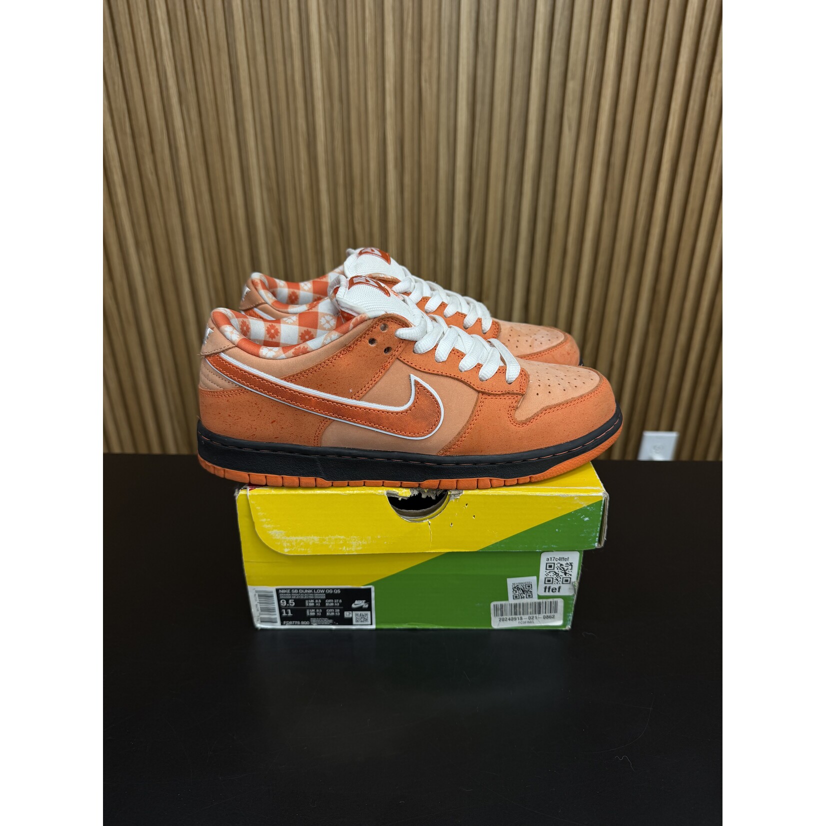 Nike Nike SB Dunk Low Concepts Orange Lobster Size 9.5, PREOWNED*