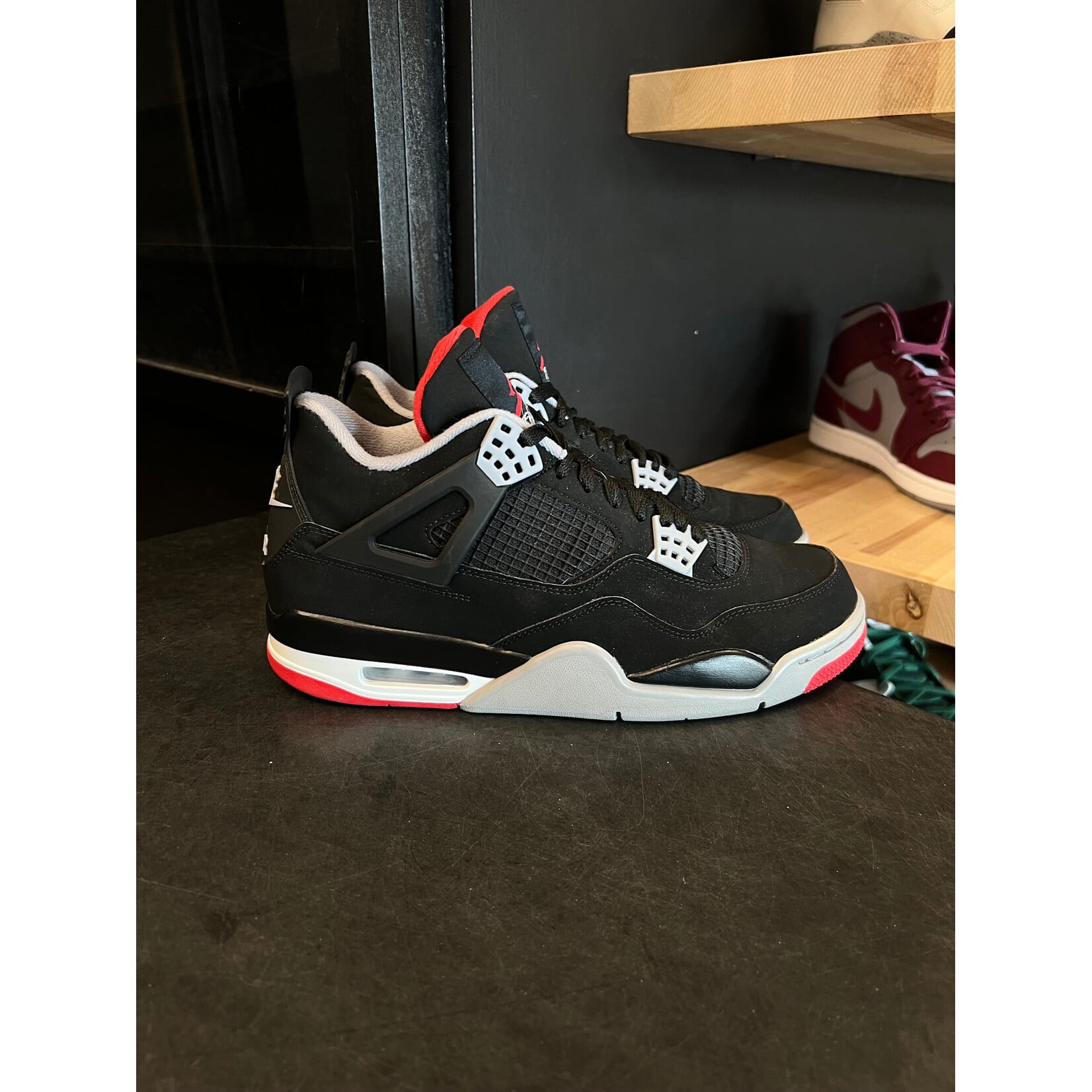 Jordan Jordan 4 Retro Bred (2019) Size 10, PREOWNED NO BOX*