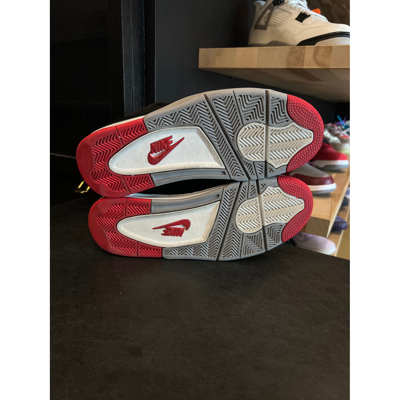 Jordan Jordan 4 Retro Bred (2019) Size 10, PREOWNED NO BOX*