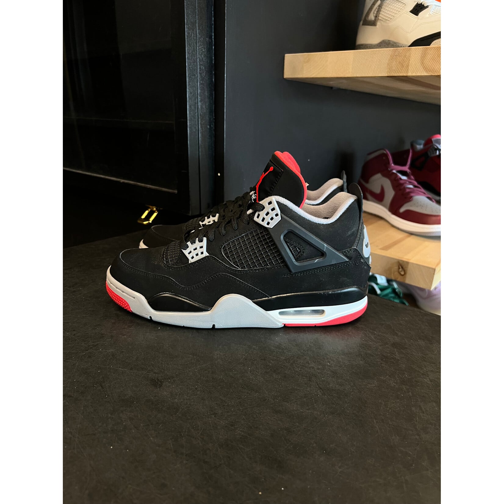 Jordan Jordan 4 Retro Bred (2019) Size 10, PREOWNED NO BOX*