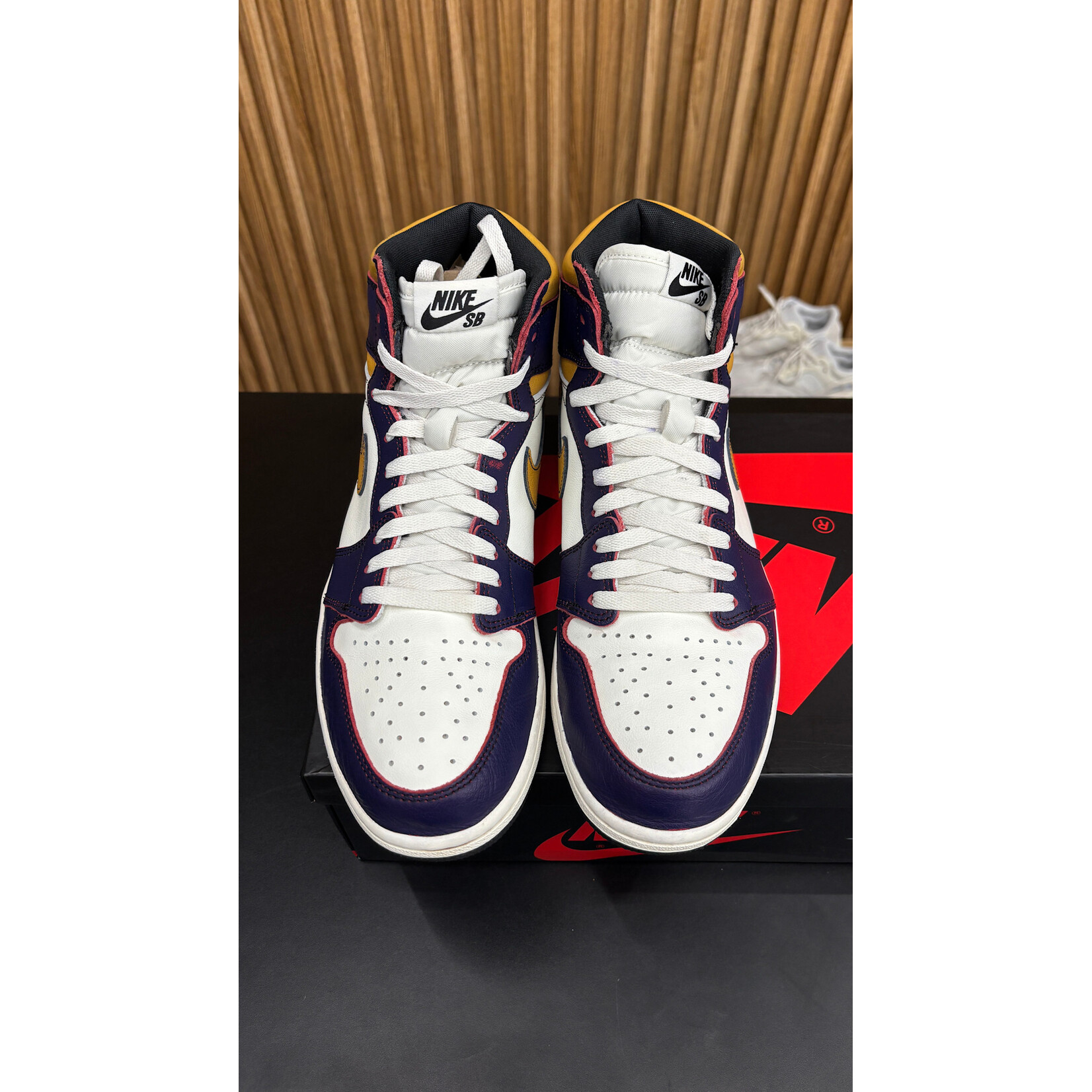 Jordan Jordan 1 Retro High OG Defiant SB LA to Chicago Size 10.5, PREOWNED