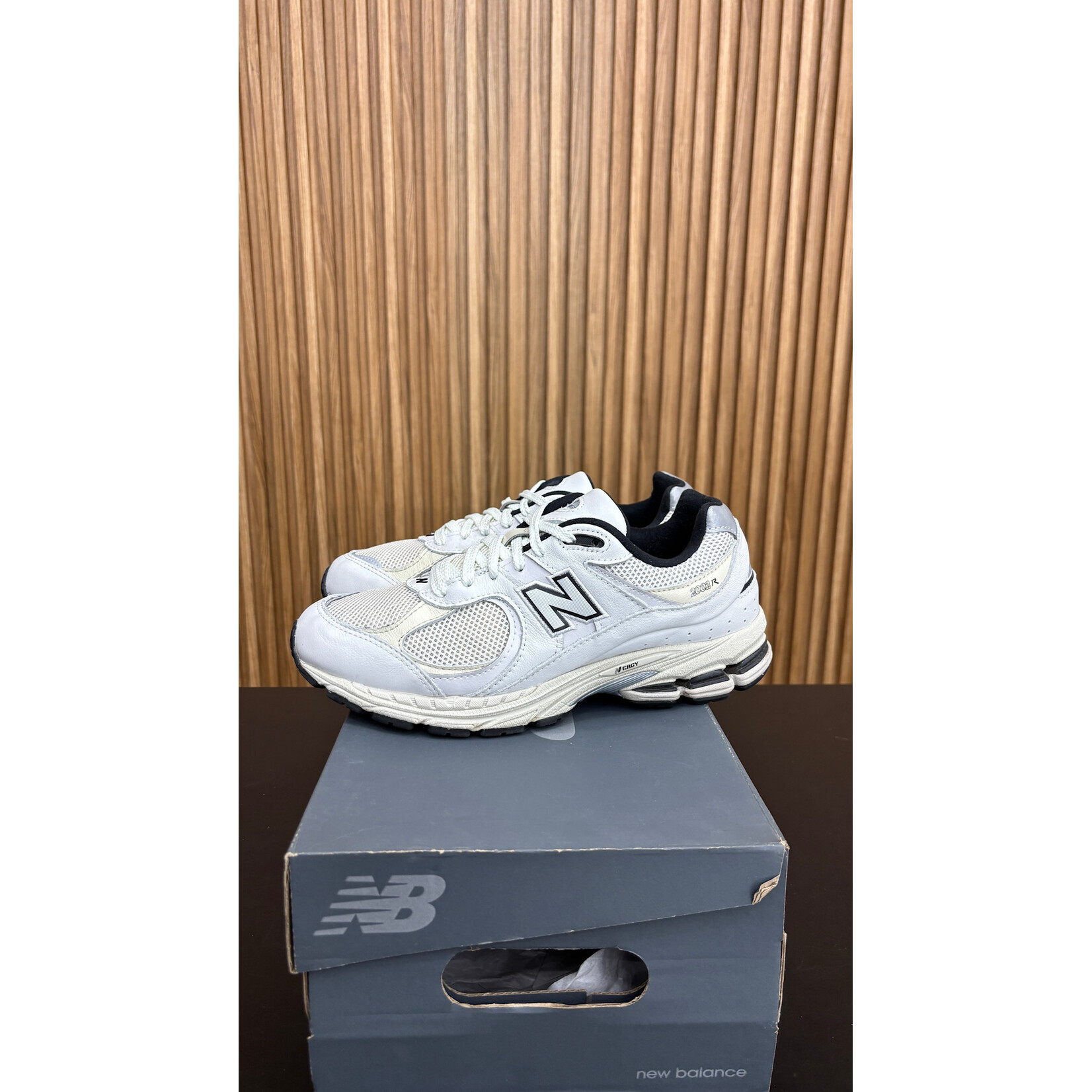 New New Balance 2002R Atlas Lemon Haze Size 8.5, PREOWNED